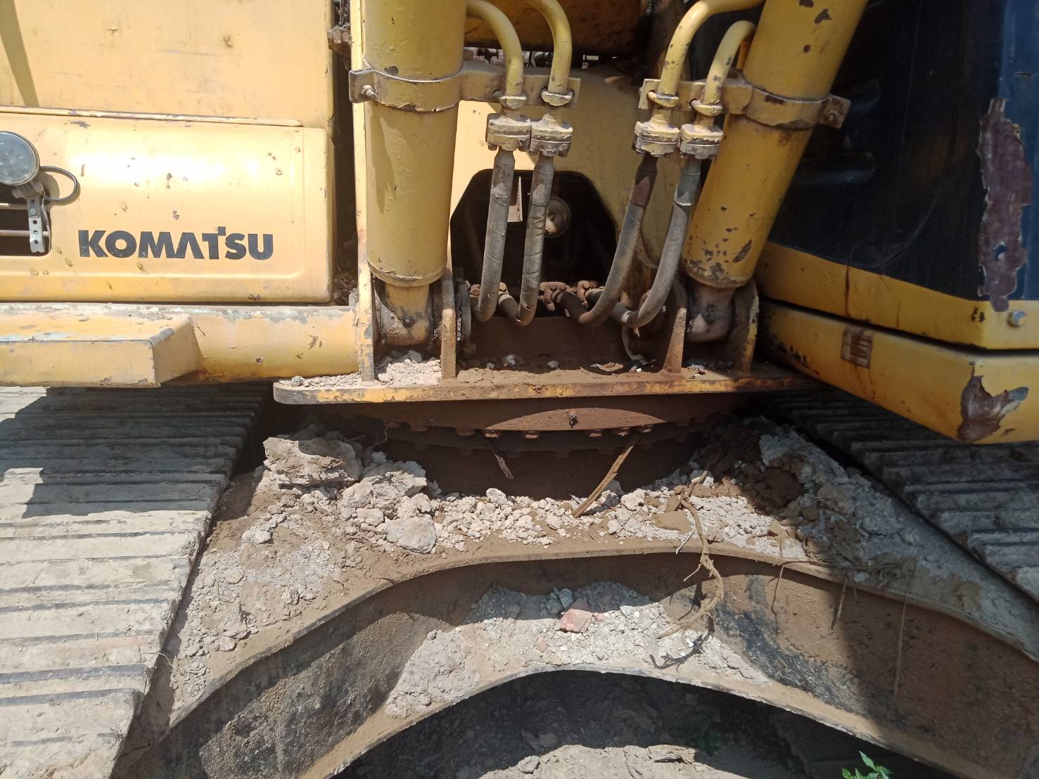 15/12/63.ขายKOMATSU PC200-6