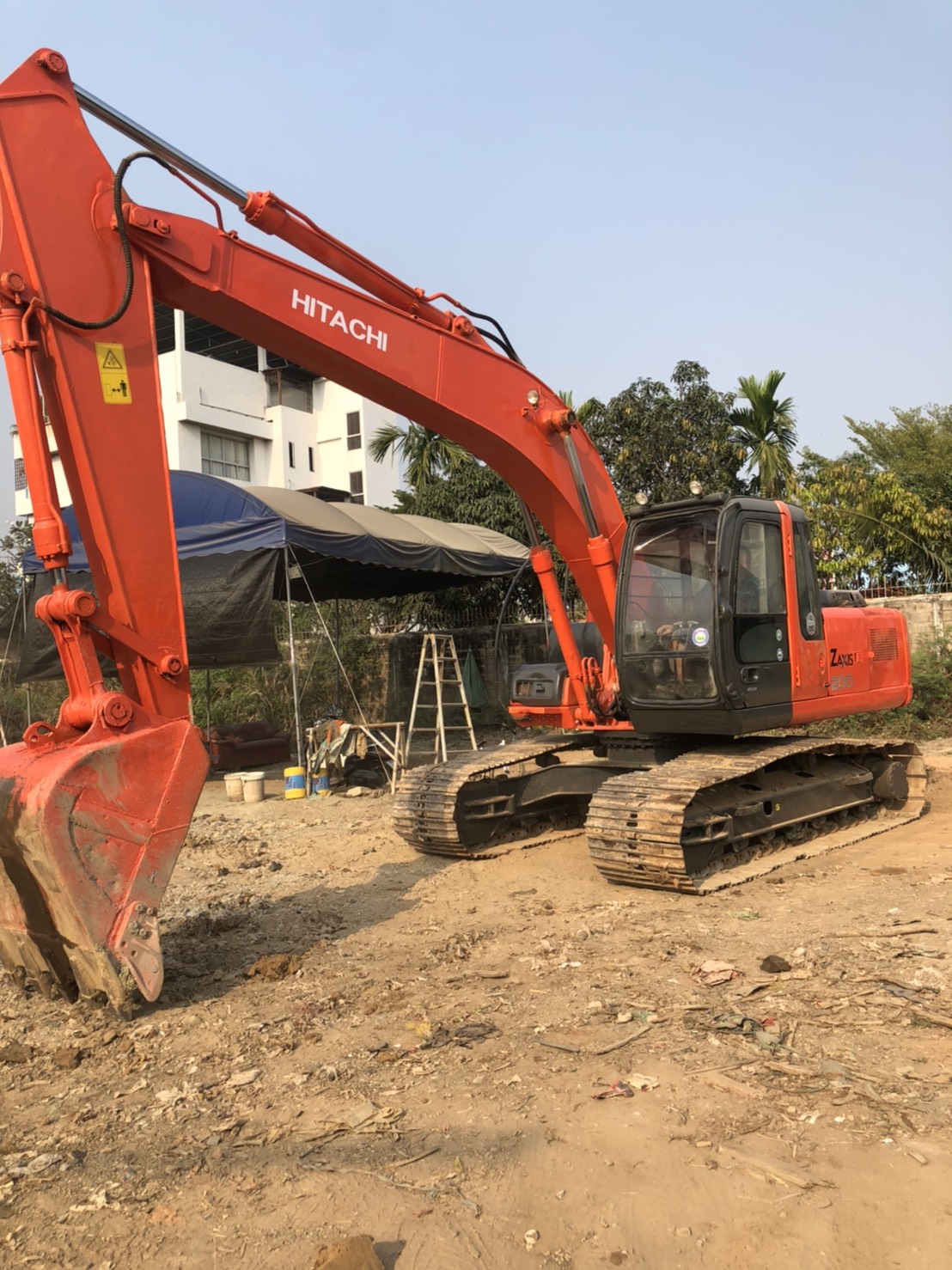 04/02/64.ขายHITACHI ZX200-1 เทอโบใหม่ ชุดซ่อมไดคูแลกเจอใหม่ ไล่ระบบเต็มทุกจุด แอร์เย็นช่วงล่างได้ไฟฟ้าครบใบแทรคใส้ให้ครบ เล่มทะเบียน รถสภาพพร้อมใช้งาน