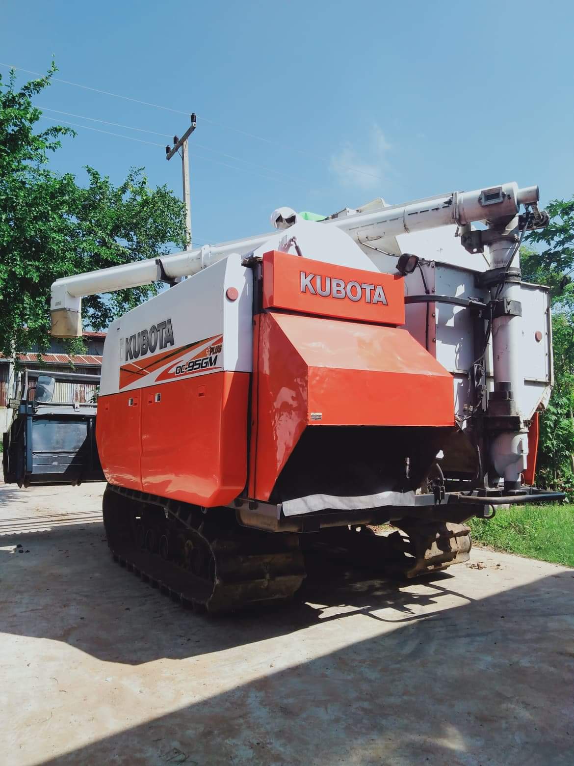 ขายรถเกี่ยว95เล่มพร้อมโอนสนใจ0868780038