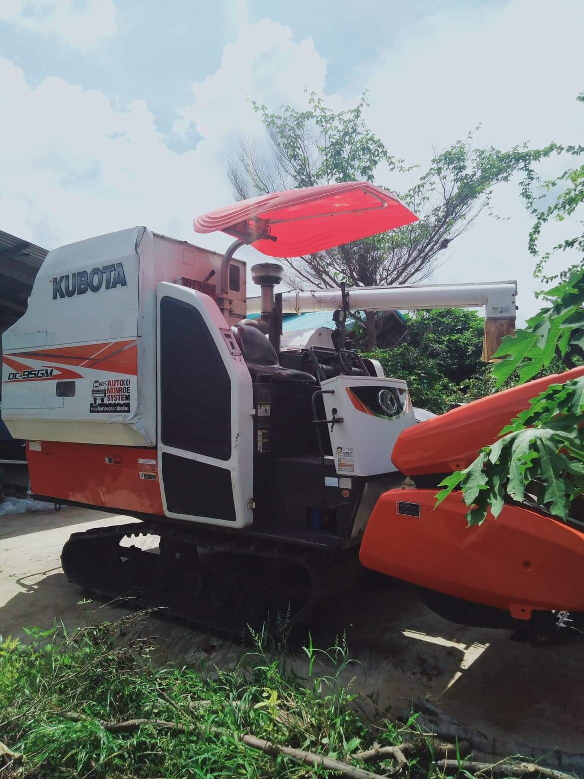 ขายรถเกี่ยว95เล่มพร้อมโอนสนใจ0868780038