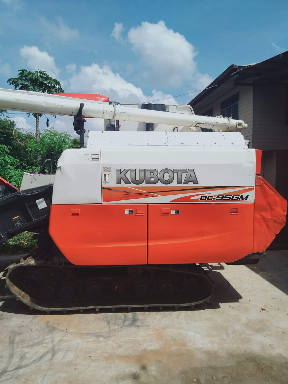 ขายรถเกี่ยว95เล่มพร้อมโอนสนใจ0868780038