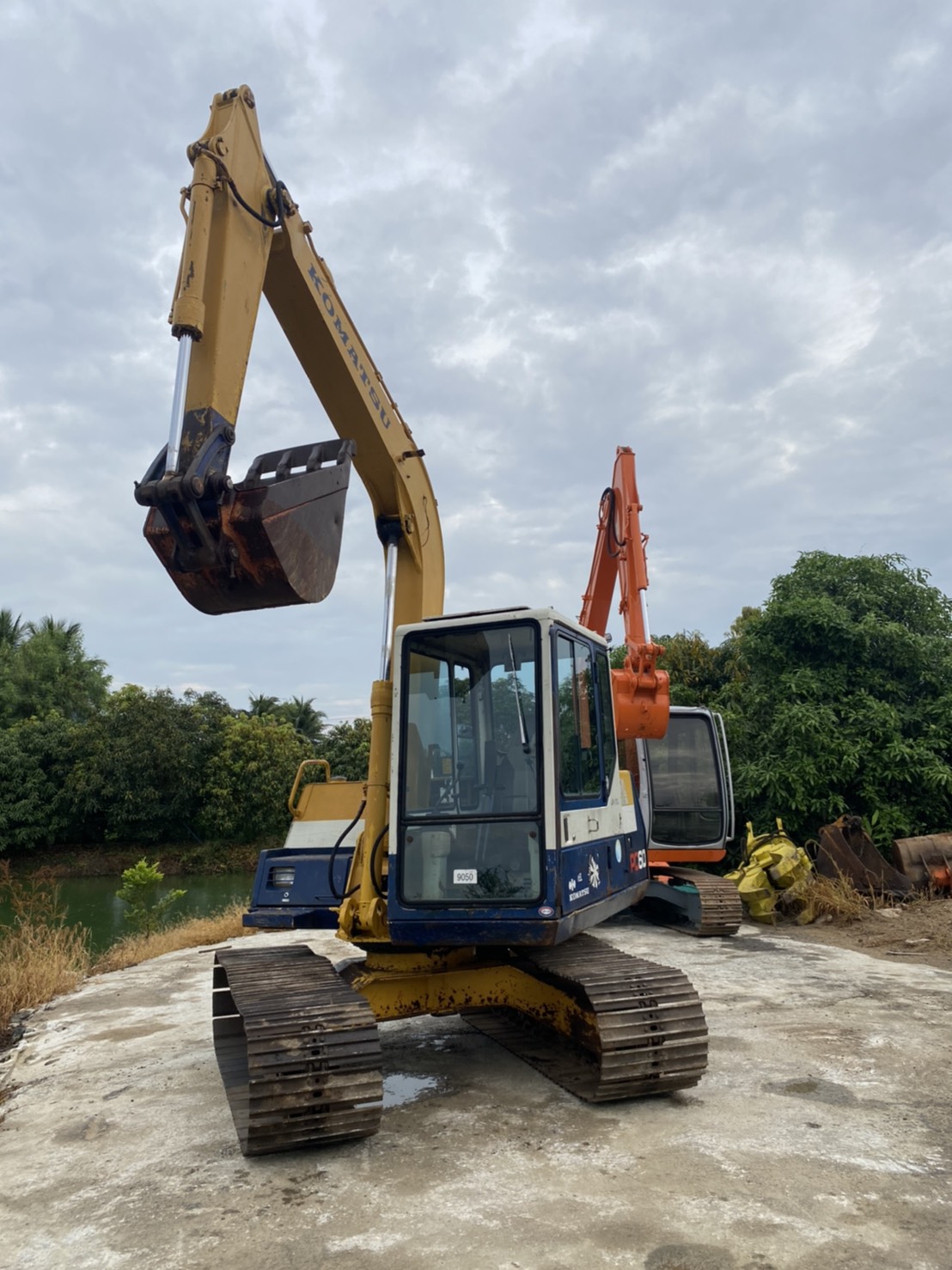 ขายรถขุดนำเข้าจากญี่ปุ่น komatsu pc60-6 สภาพสวยพร้อมใช้งานระบบสมบูรณ์สนใจสอบถามได้’ที่089-2579650 ขายรถขุดนำเข้าจากญี่ปุ่น komatsu pc60-6 สภาพสวยพร้อมใช้งานระบบสมบูรณ์สนใจสอบถามได้’ที่089-2579650