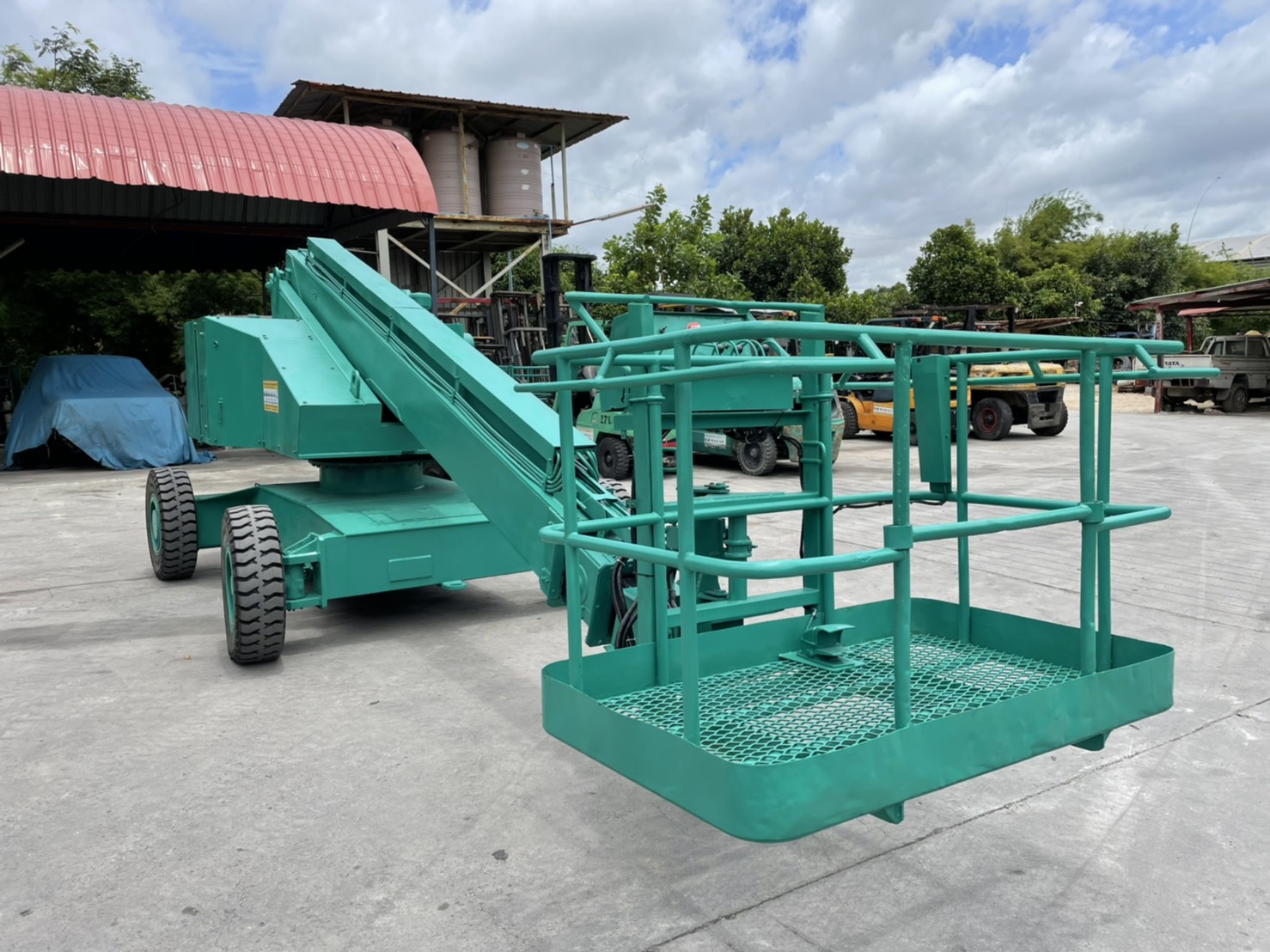 รถกระเช้า Boomlift AICHI SP150 มือสองสภาพพร้อมใช้งาน