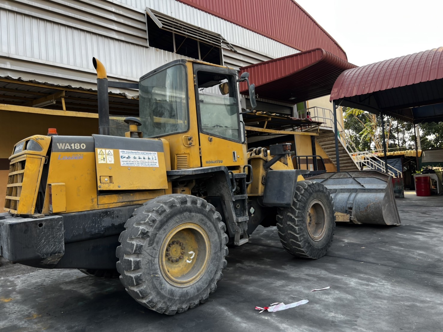 ขายรถตักลอยาง KOMATSU WA180-3 เเขนยาว สภาพดีพร้อมใช้งาน