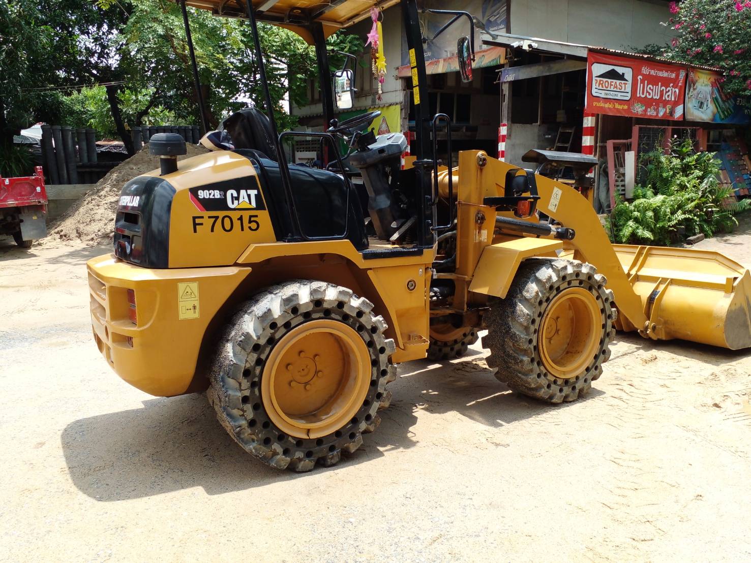 ขายรถตัก CAT-902-B เก่านอก มีเอกสารแจ้งจำหน่าย  ต่อรองได้ครับ รถสวยมาก