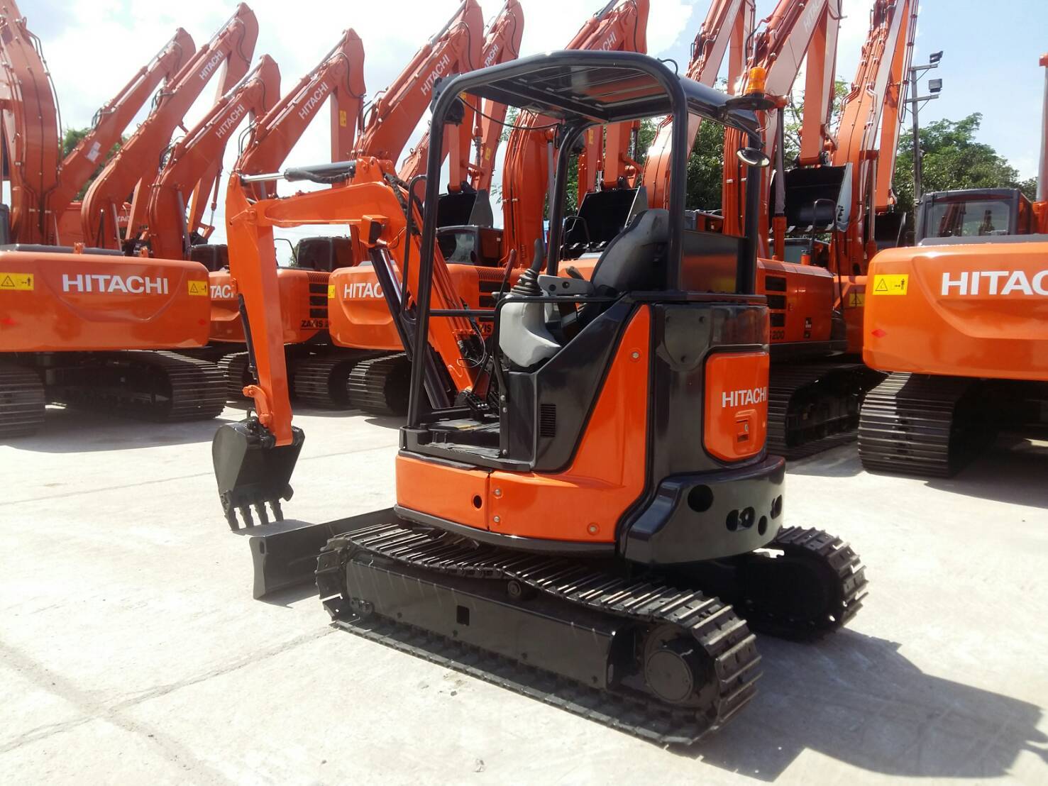 รถขุด HITACHI รุ่น ZX33U-5A Premium Used โทร 0868475260