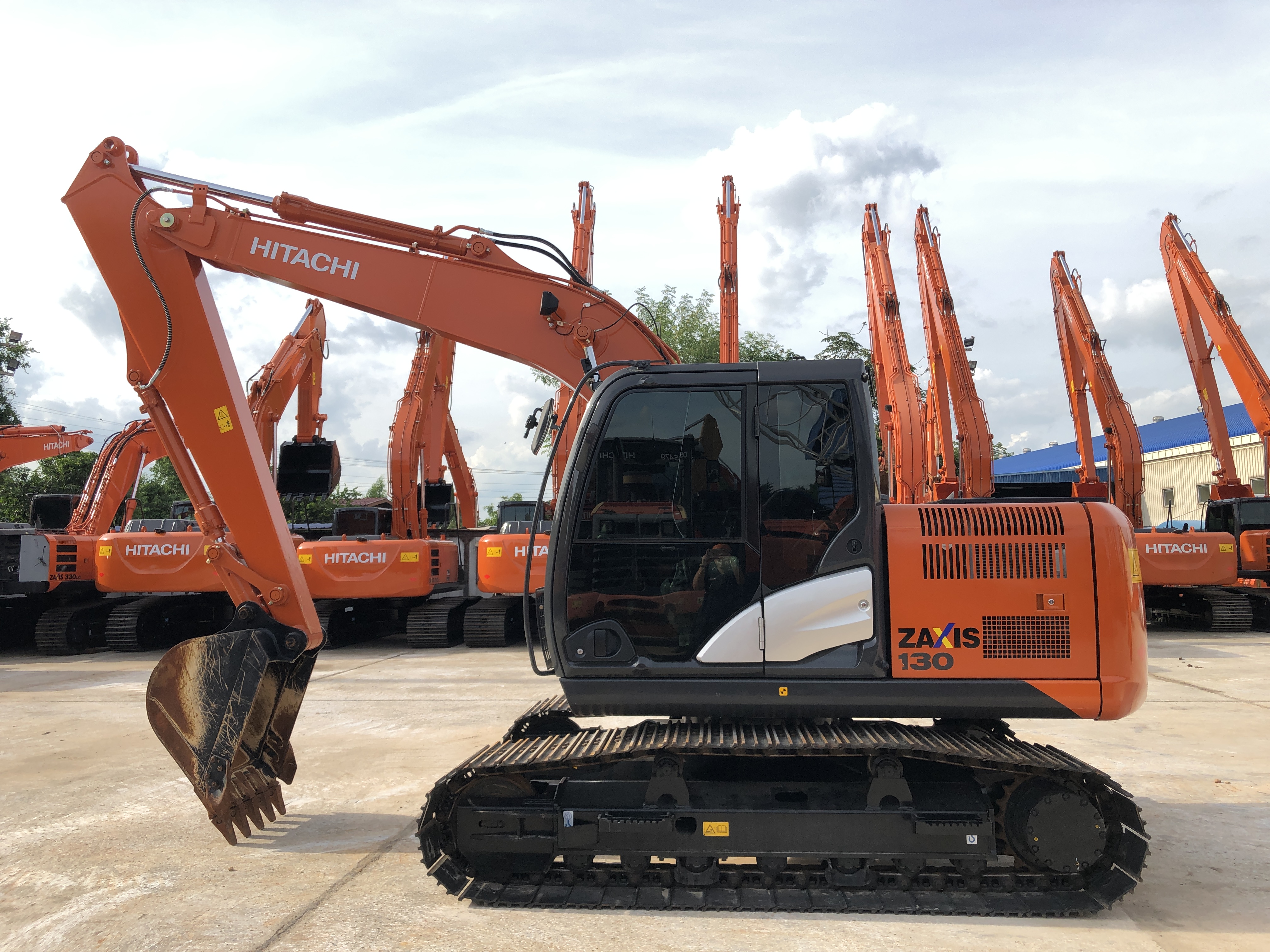 รถขุด ฮิตาชิ รุ่น ZX130-5G สภาพเหมือนใหม่ โทร 0868475260