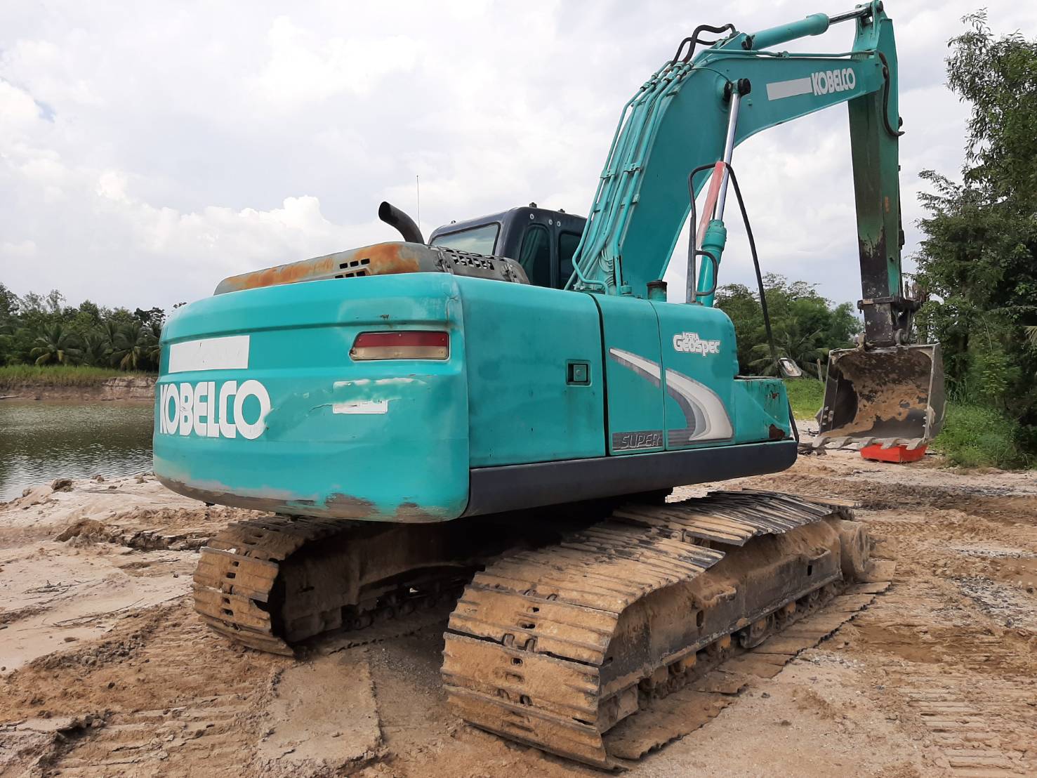 ขายรถแบคโฮ KOBELCO SK200-8 SUPER ขายรถแบคโฮ KOBELCO SK200-8 SUPER