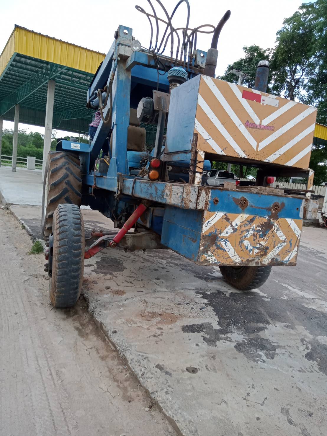 รถไถฟอร์ดติดคีบ