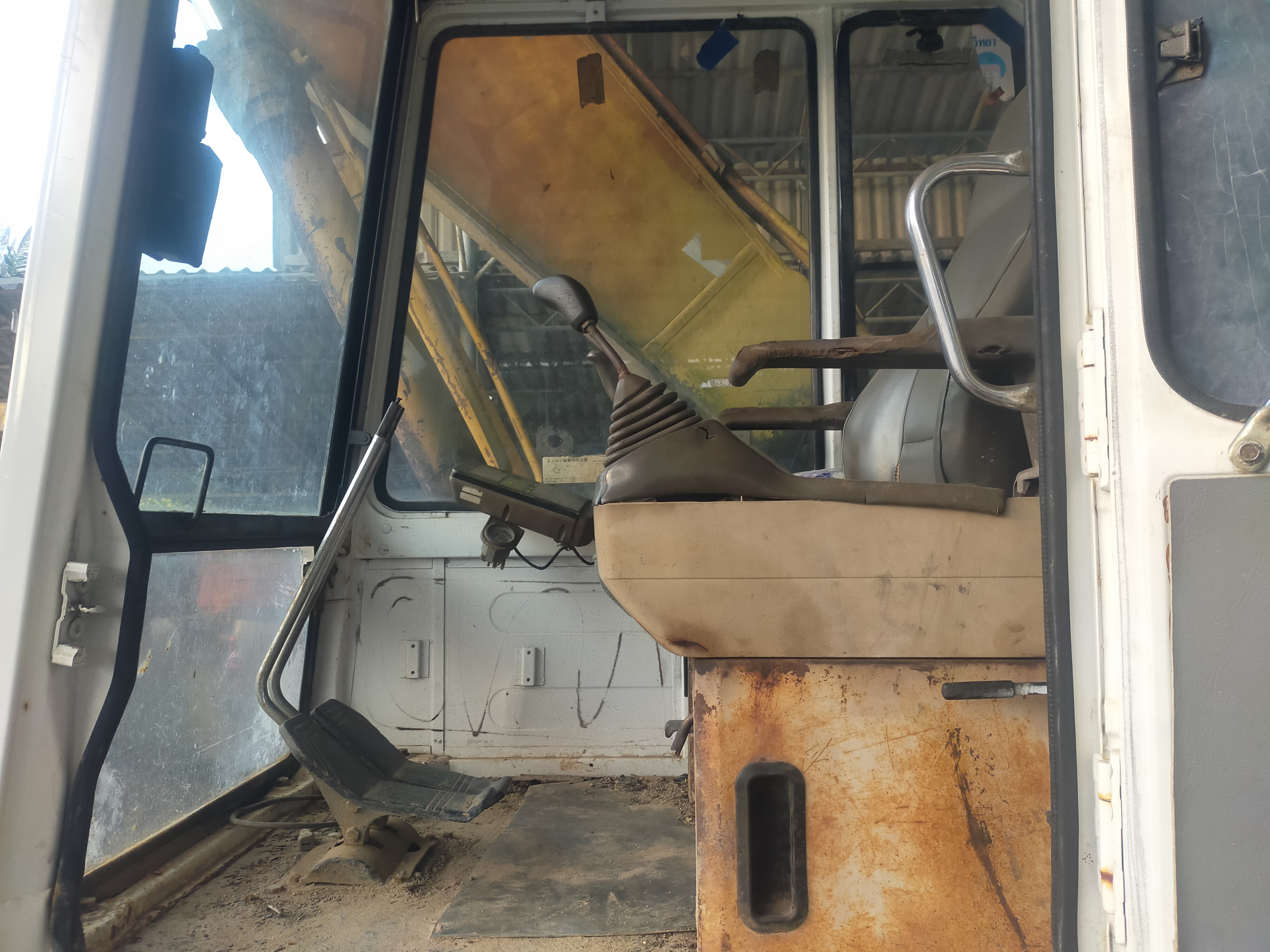 ขายรถแบคโฮ KOMATSU C200-5 คอนโทรลสั้น