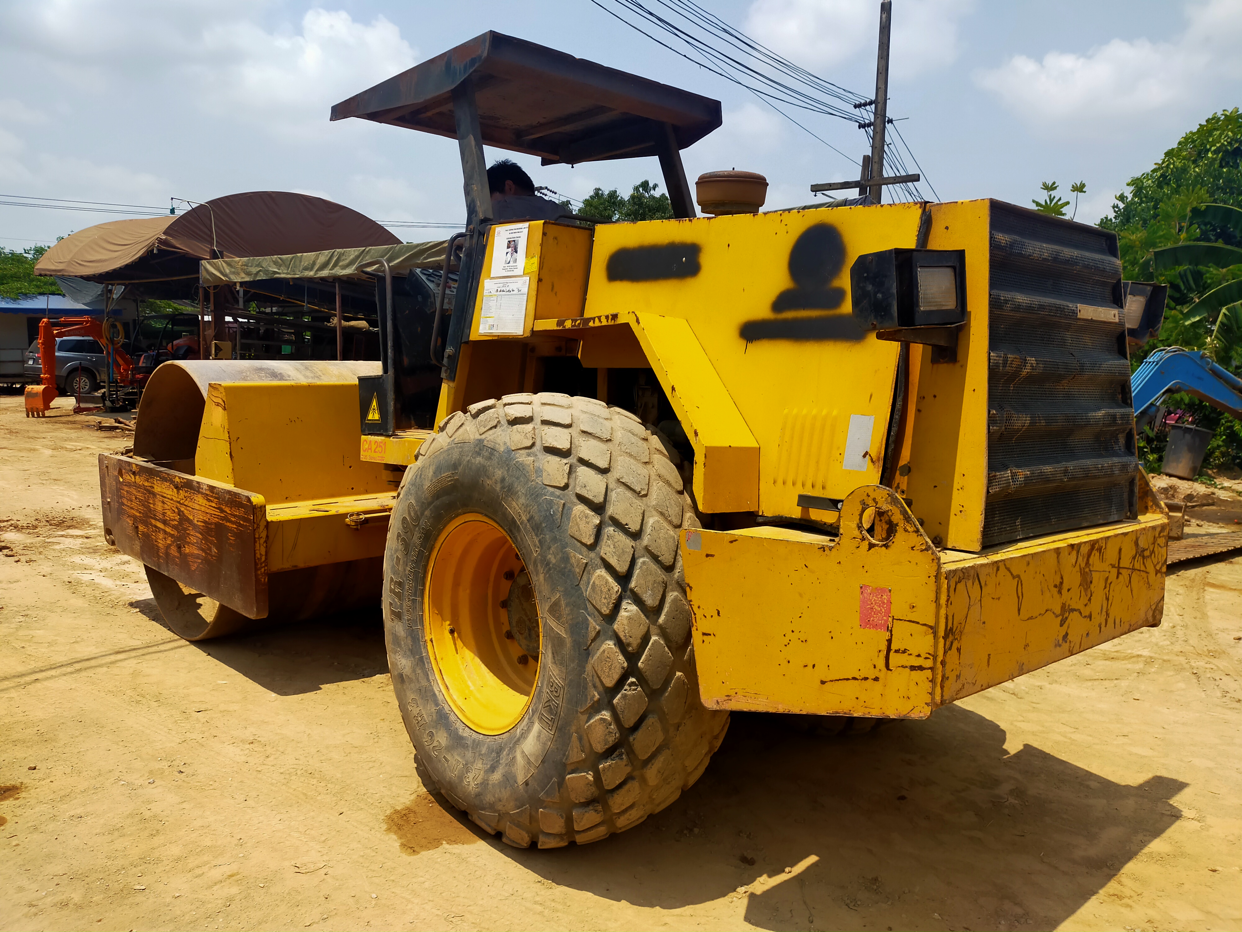 ขายรถบดสั่น DYNAPAC CA251 เพลาเดียว