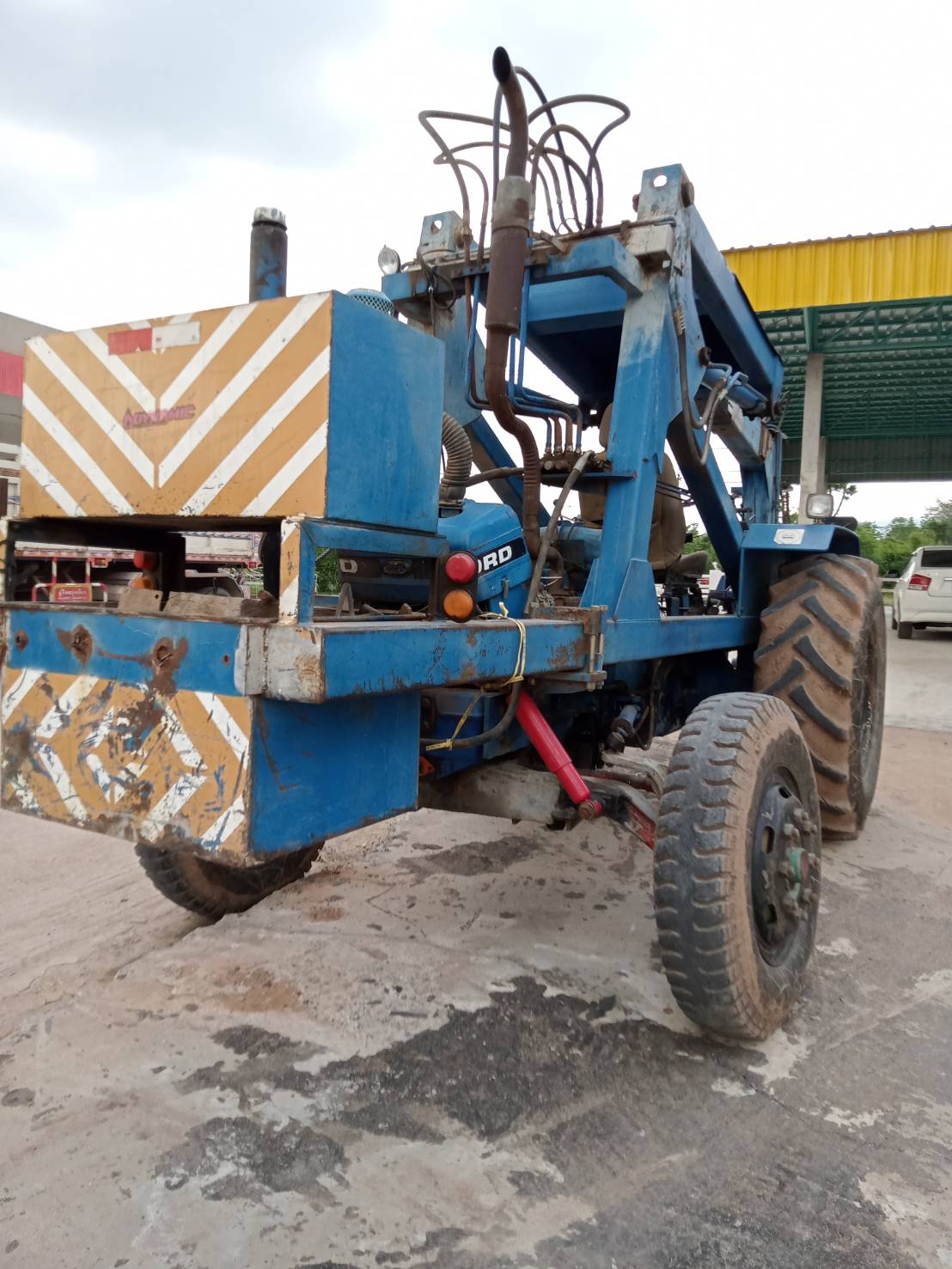 รถไถฟอร์ดติดคีบ