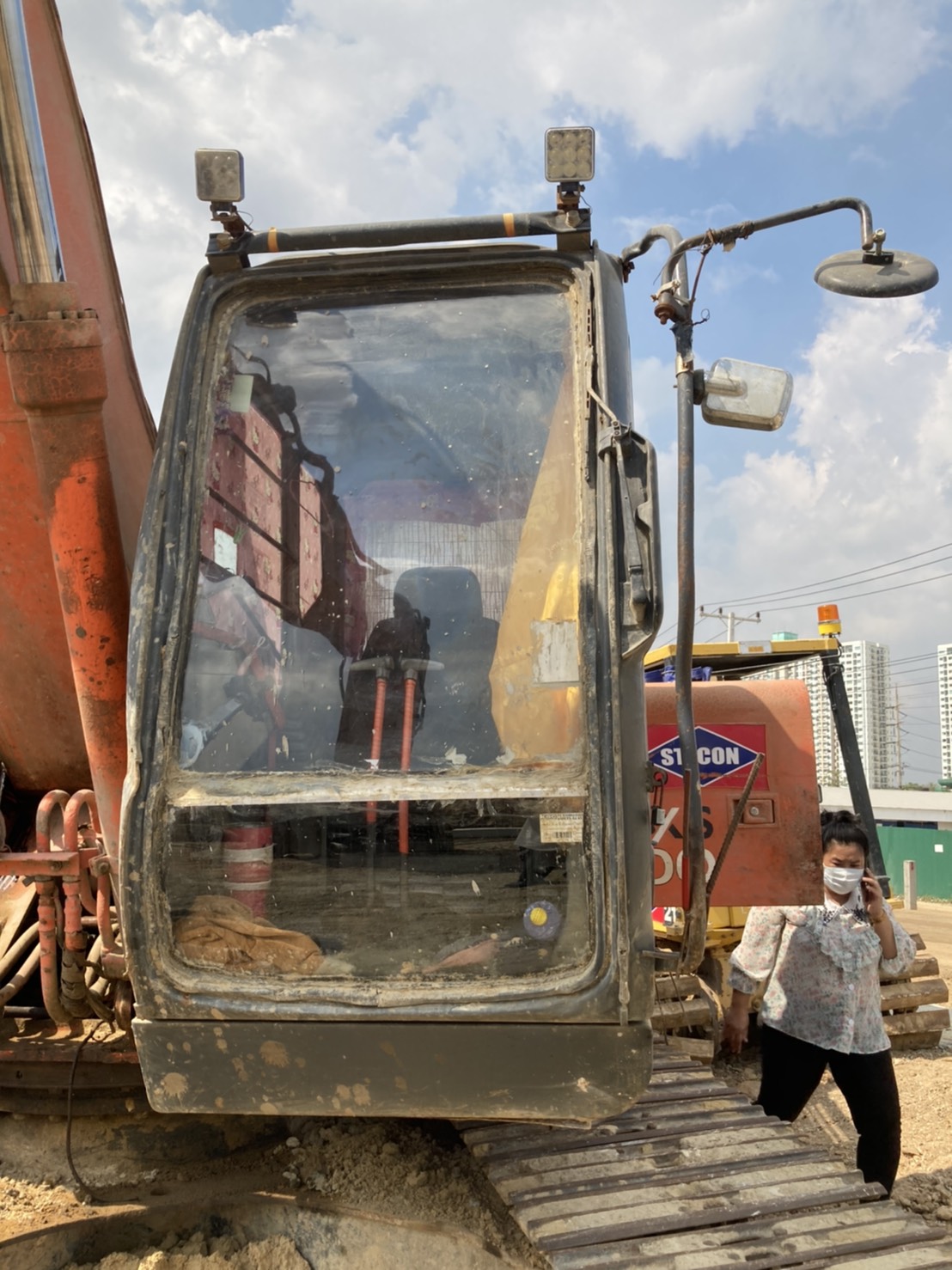 ขายรถแบคโฮ HITACHI ZX200-1 เอกสารเล่มทะเบียน