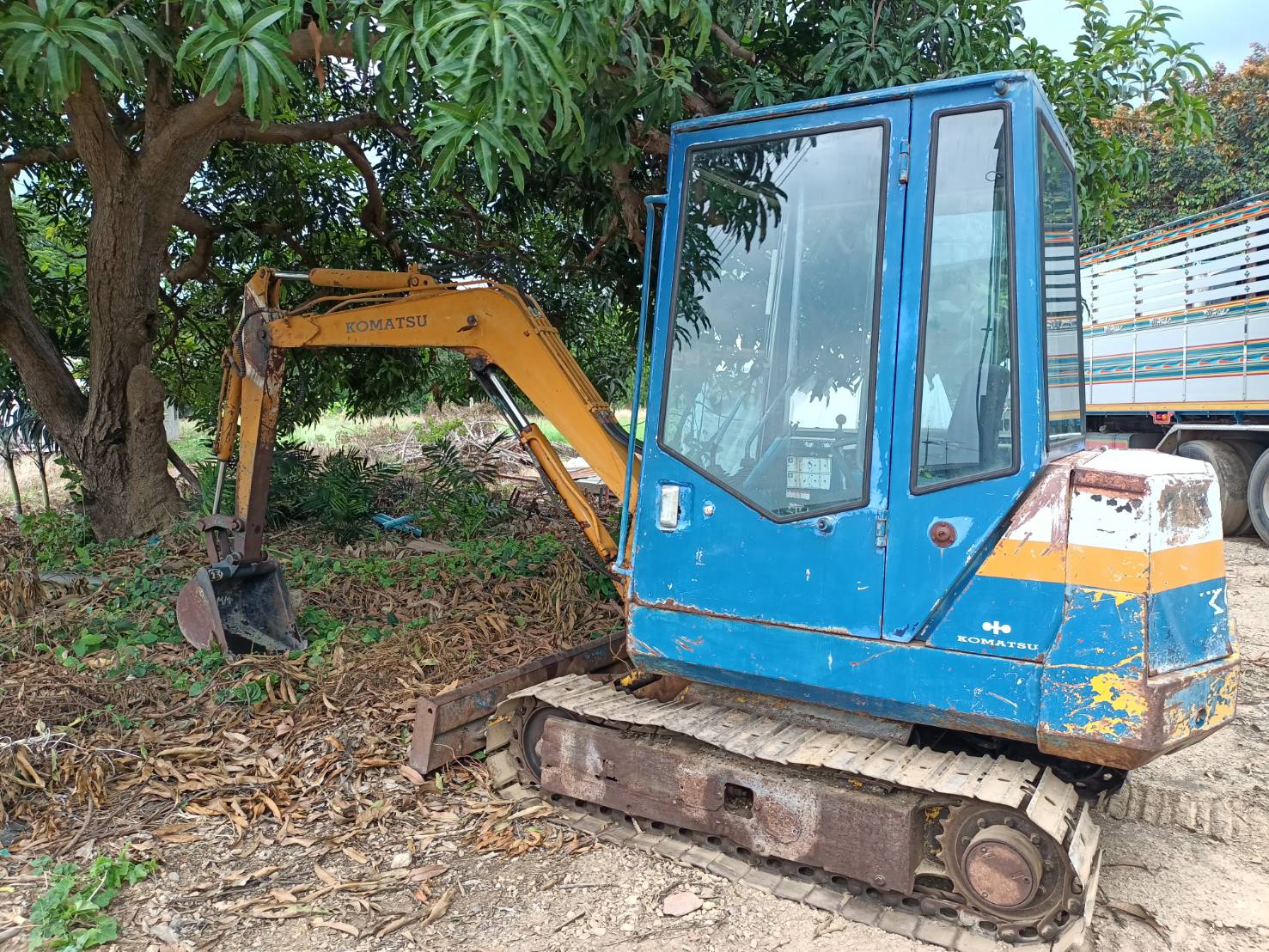 ขายรถแบคโฮ KOMATSU PC40-6 ขายรถแบคโฮ KOMATSU PC40-6