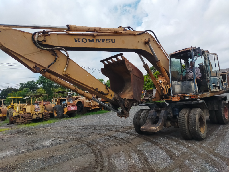 ขายรถแบคโฮล้อยาง KOMATSU WP200-1เอกสารทะเบียน