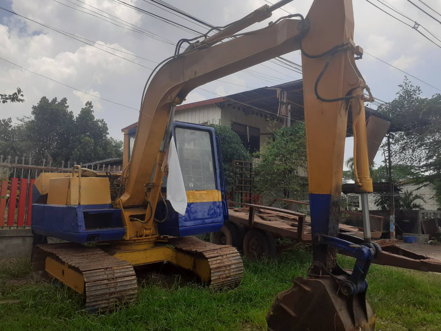 ขายรถแบคโฮ พร้อมซาลี่ลากKOMATSU PC60-5 พร้องซาลี่ลาก
