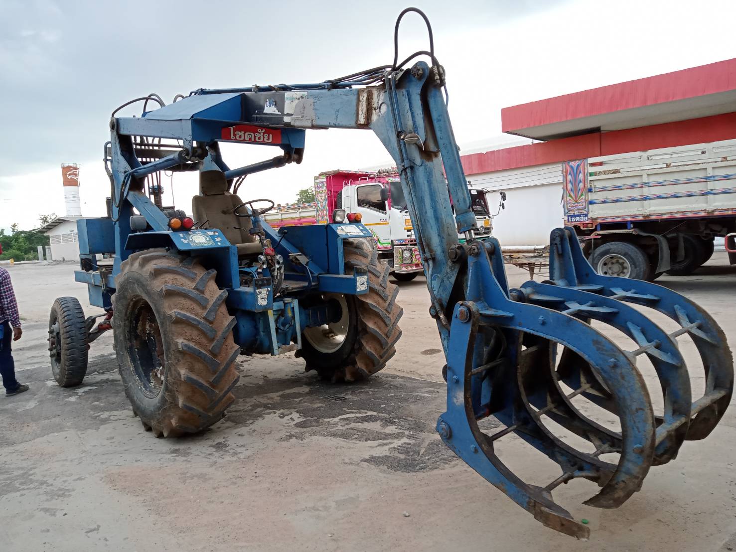 รถไถฟอร์ดติดคีบ