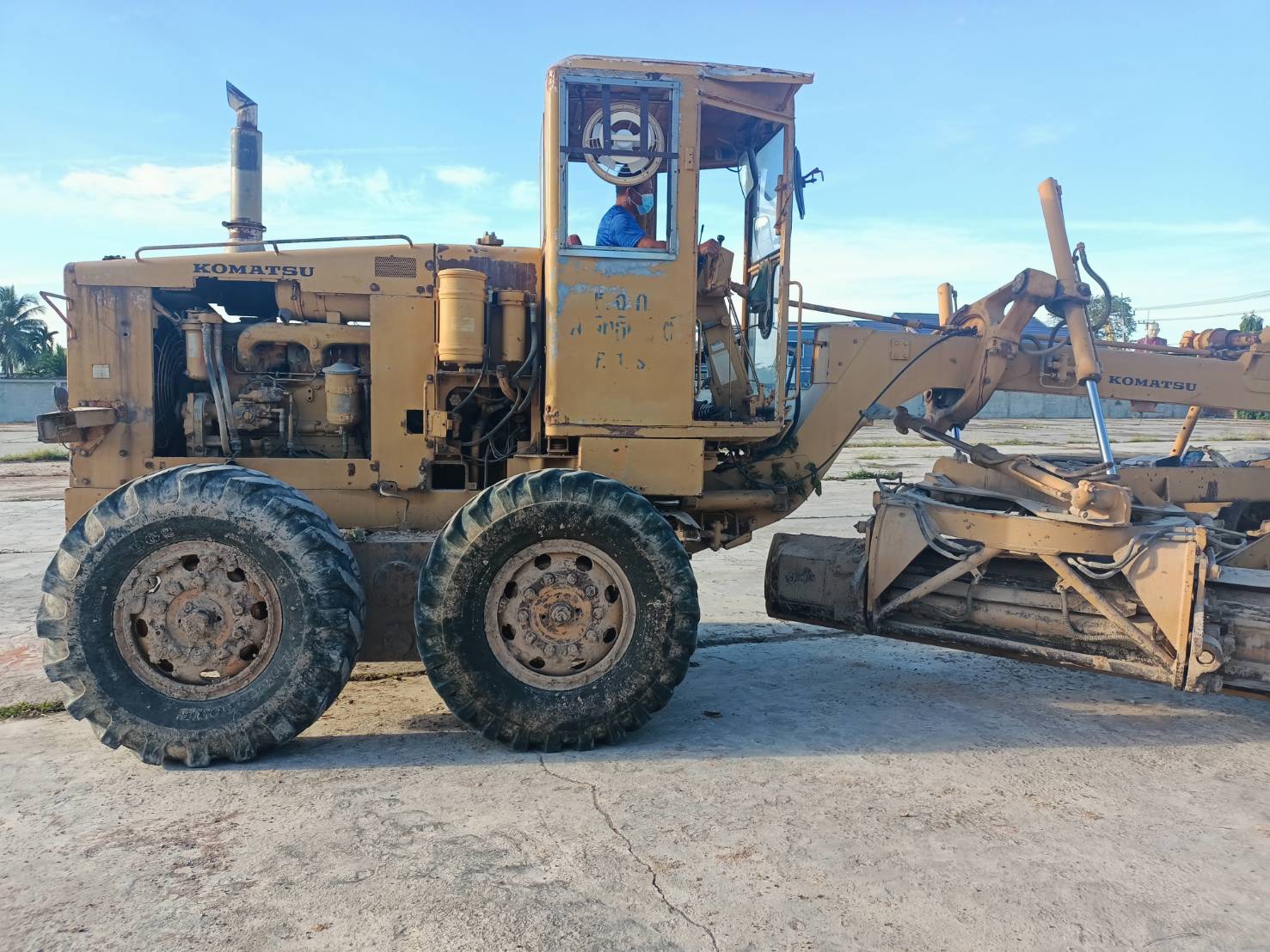 ขายรถเกรด KOMATSU GD 605A-1 เอกสารทะเบียน ขายรถเกรด KOMATSU GD 605A-1 เอกสารทะเบียน