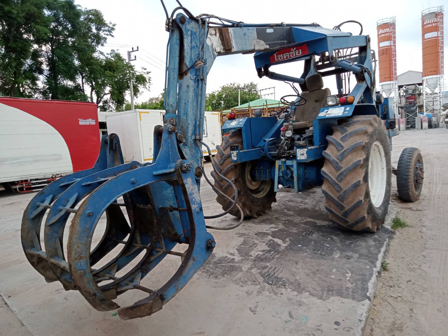 รถไถฟอร์ดติดคีบ