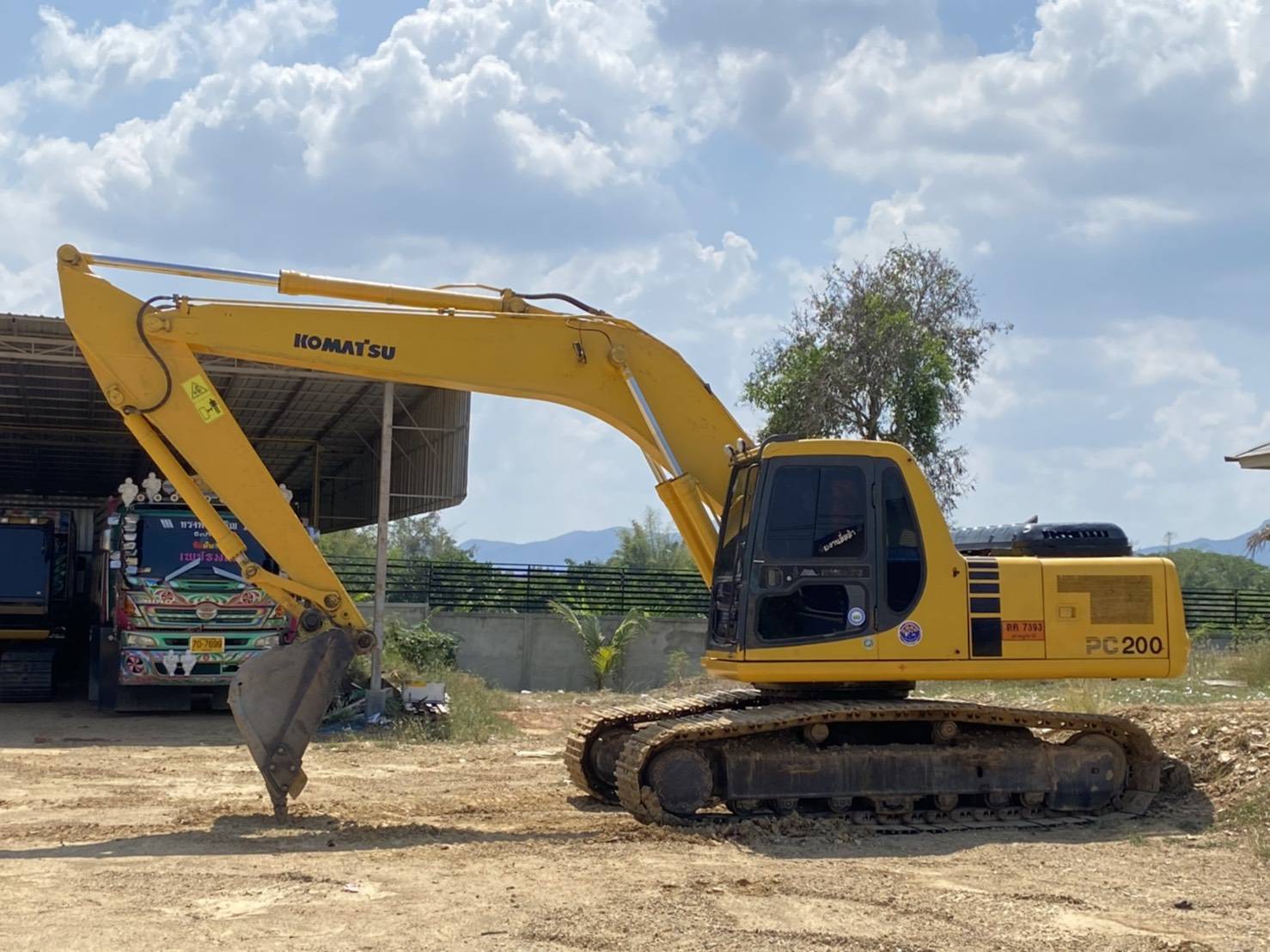 ขายรถแบคโฮ KOMATSU PC200-6 เอกสารทะเบียน