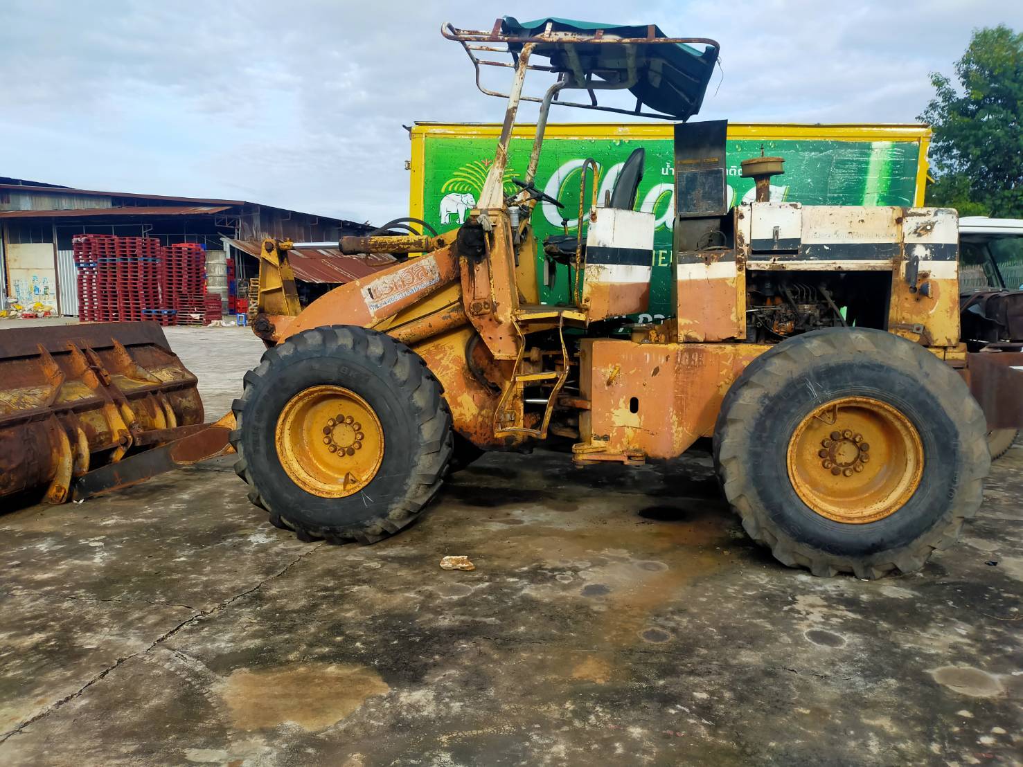 ขายรถตัก KOMATSU 510 เอวเอ่นต่อแขนแล้วสภาพพร้อมใช้