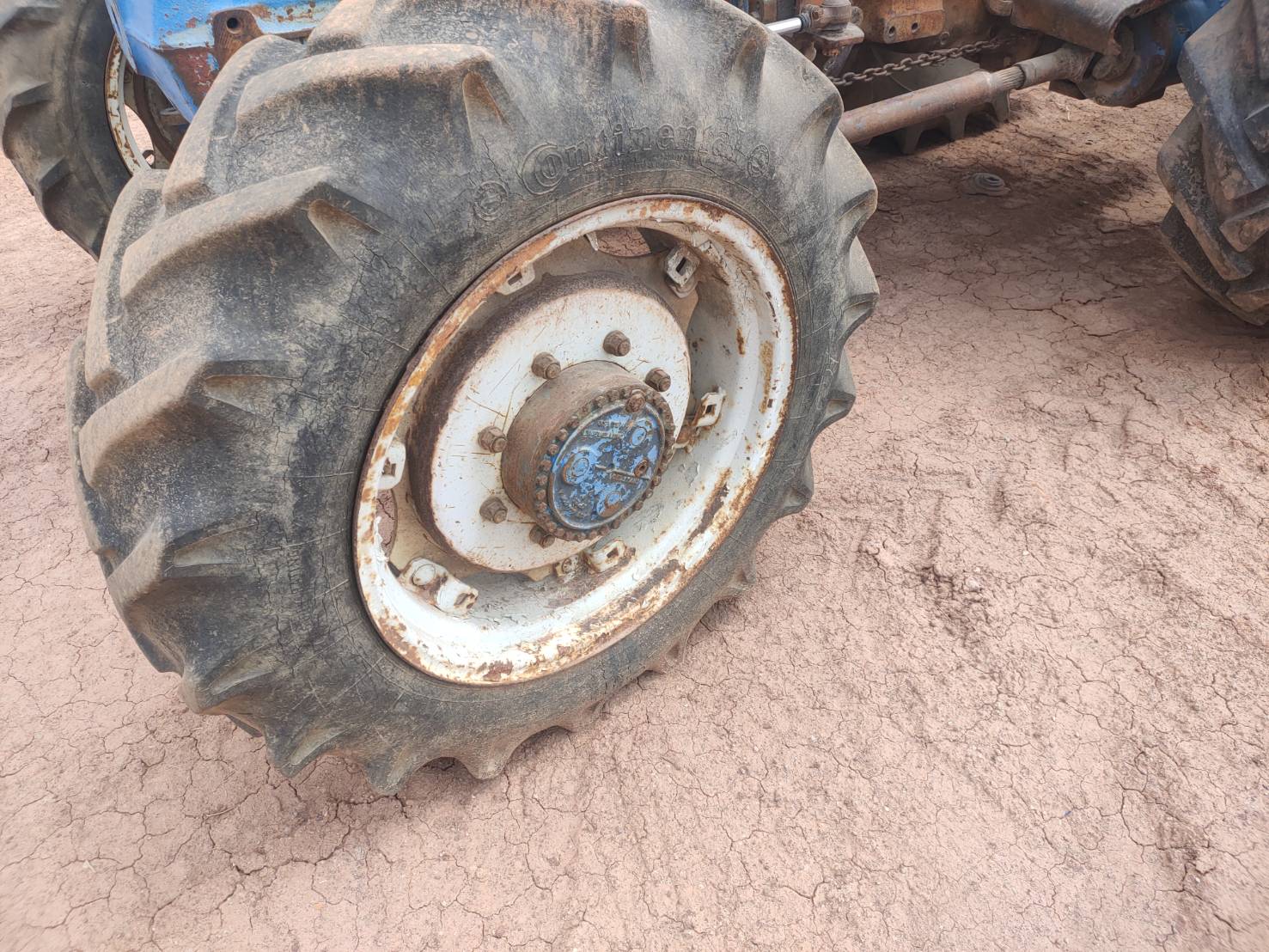 ขายรถไถฟอร์ดสองเพลาสภาพใช้งานปกติ