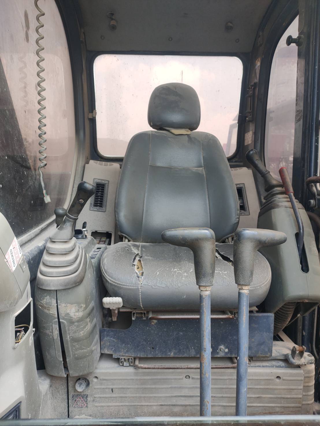 ขายรถแบคโฮ kobelco รุ่น YT04 เอกสารเล่มทะเบียน