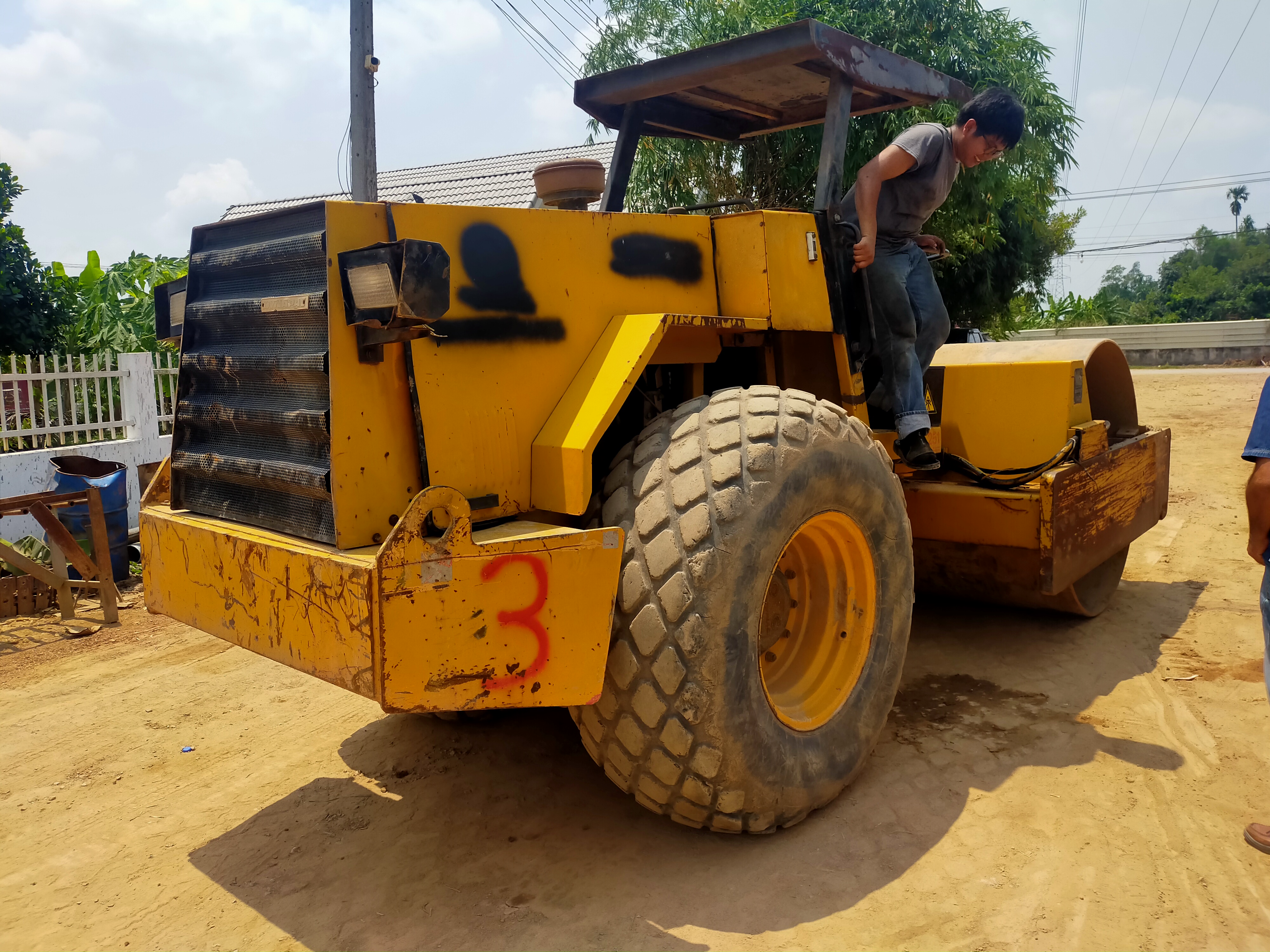 ขายรถบดสั่น DYNAPAC CA251 เพลาเดียว