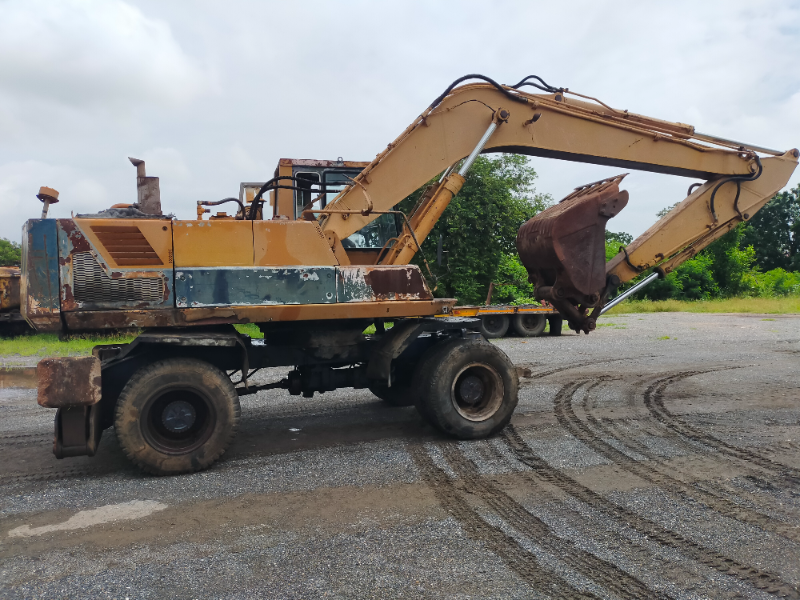 ขายรถแบคโฮล้อยาง KOMATSU WP200-1เอกสารทะเบียน