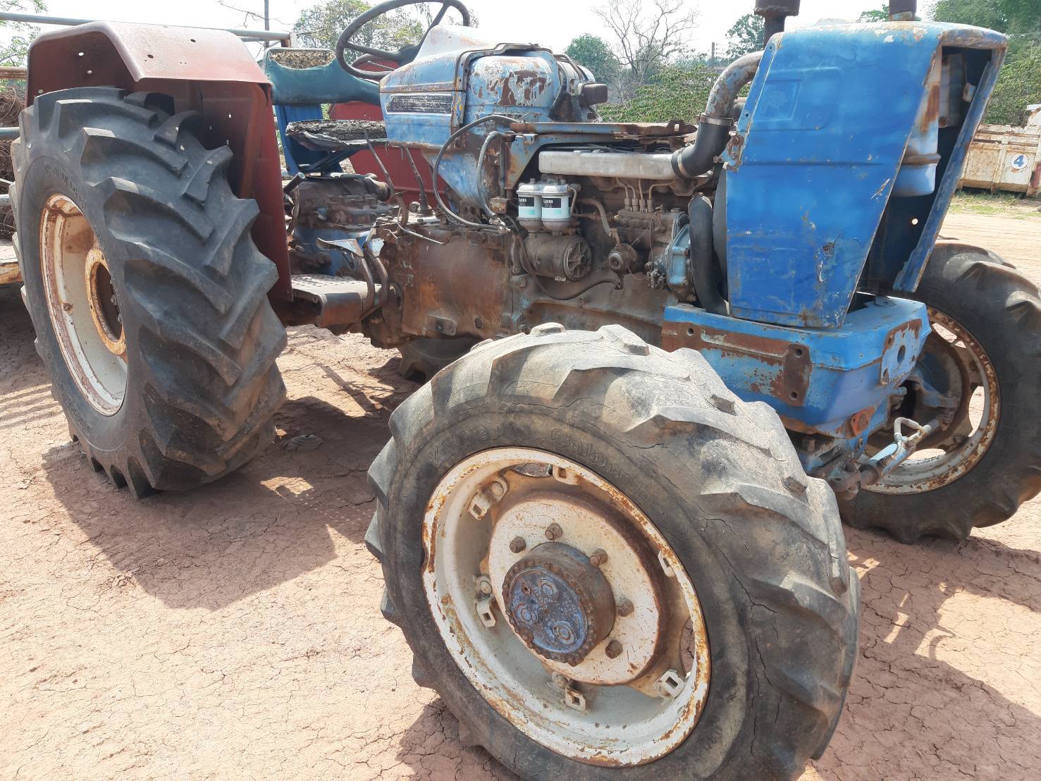 ขายรถไถฟอร์ดสองเพลาสภาพใช้งานปกติ