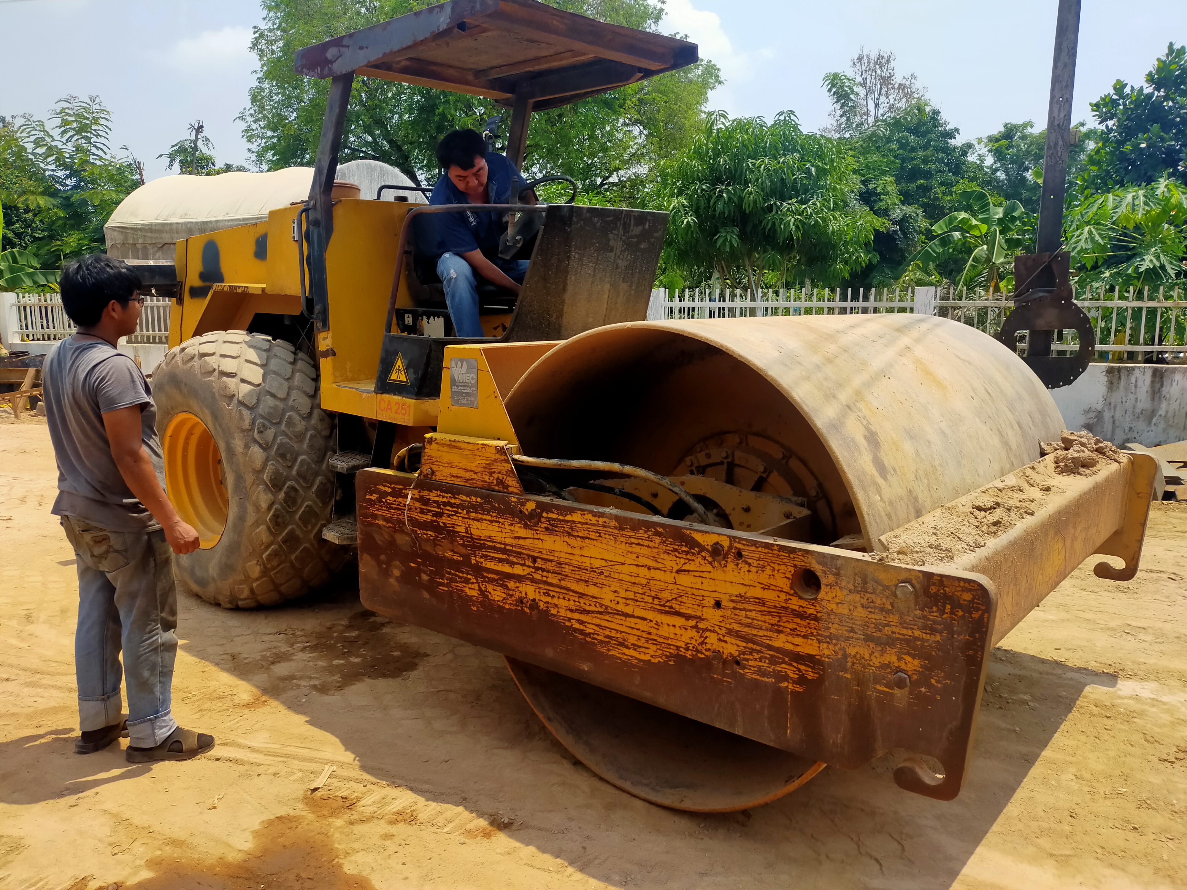 ขายรถบดสั่น DYNAPAC CA251 เพลาเดียว