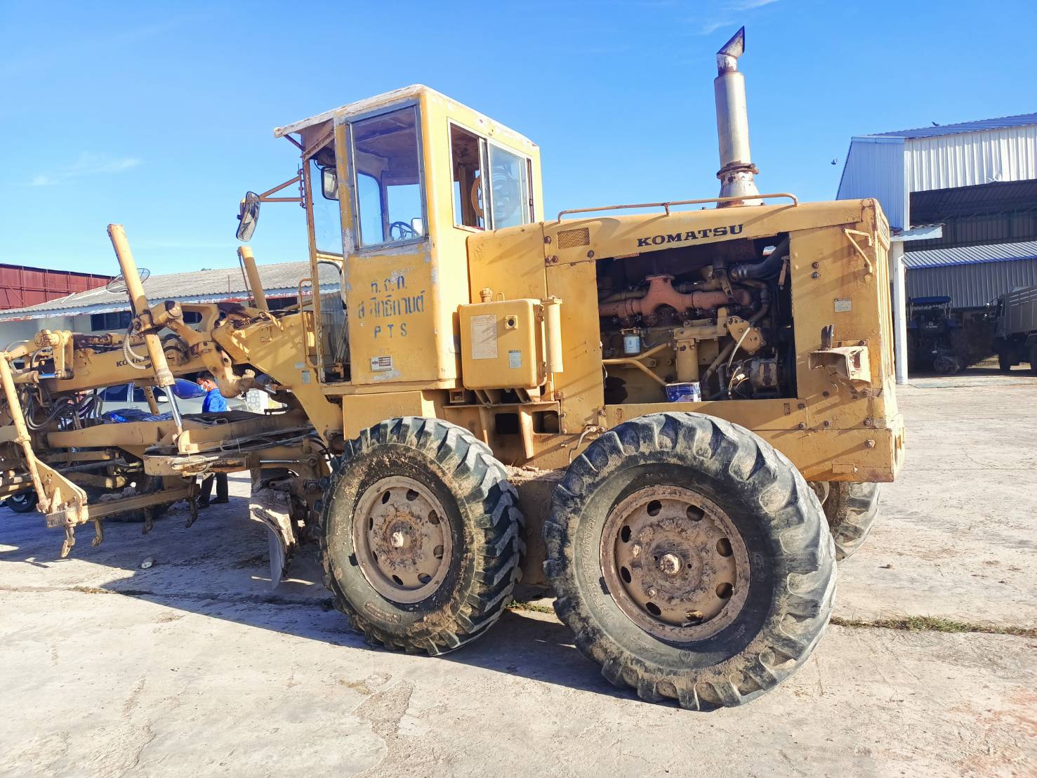 ขายรถเกรด KOMATSU GD 605A-1 เอกสารทะเบียน