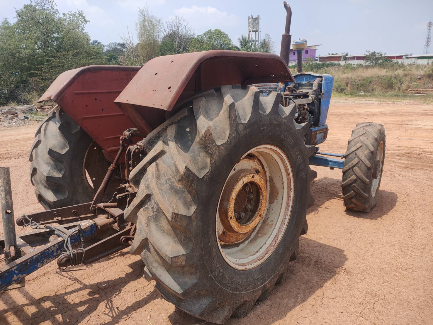 ขายรถไถฟอร์ดสองเพลาสภาพใช้งานปกติ