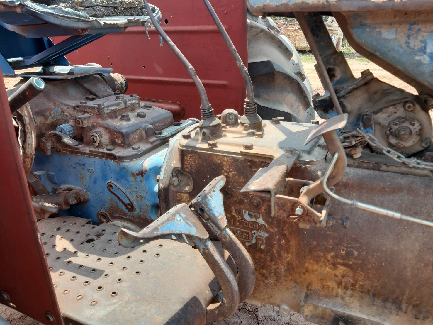 ขายรถไถฟอร์ดสองเพลาสภาพใช้งานปกติ