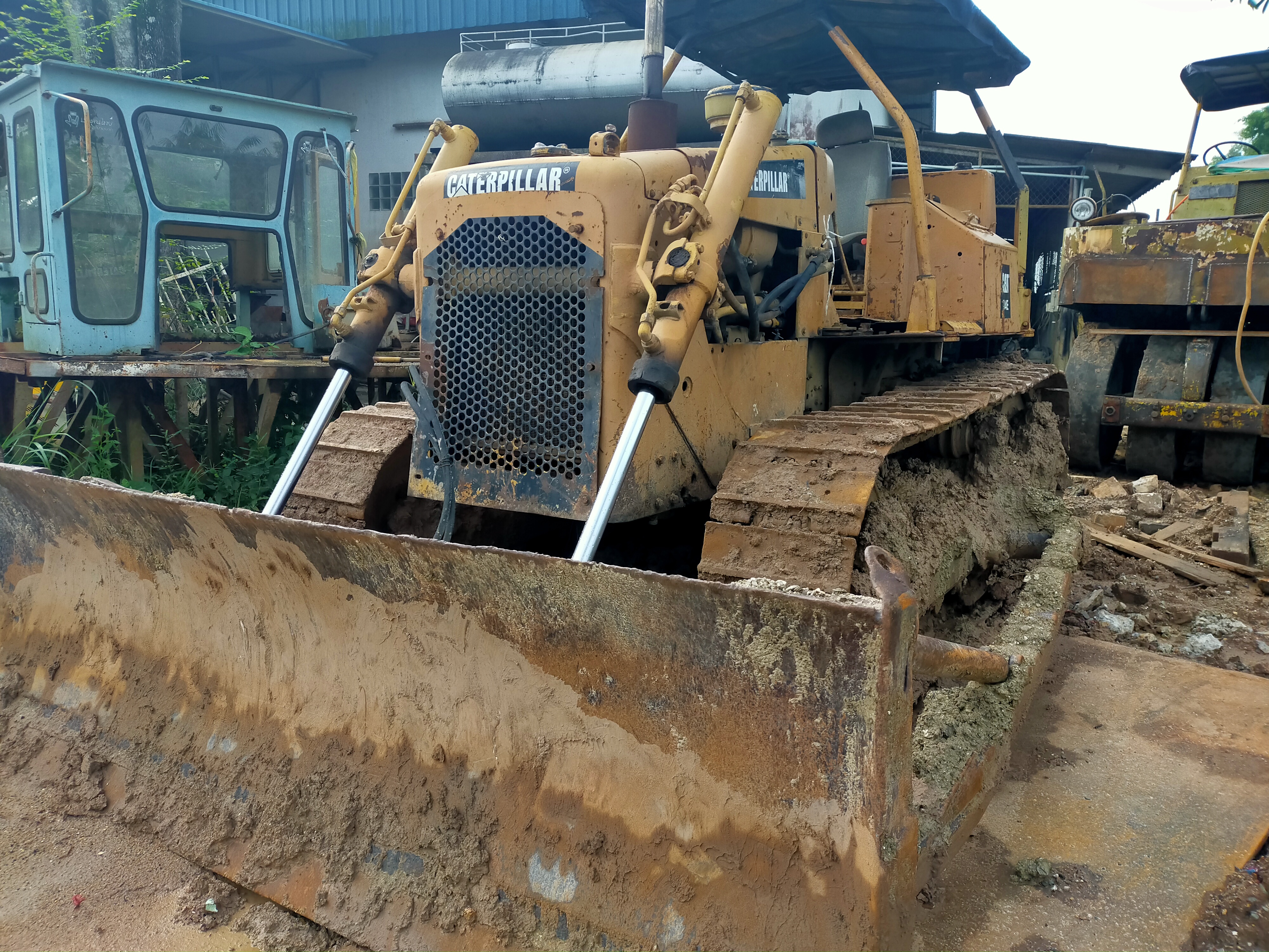 ขายรถแทรกเตอร์ CAT D4E สภาพพร้อมใช้ ขายรถแทรกเตอร์ CAT D4E สภาพพร้อมใช้