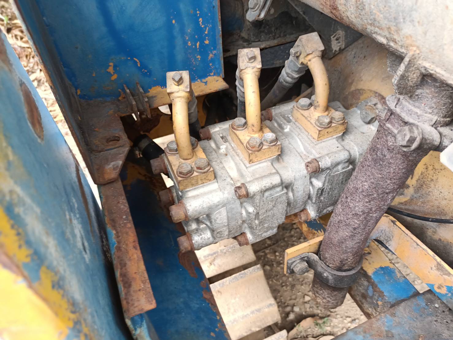 ขายรถแบคโฮ KOMATSU PC40-6 ขายรถแบคโฮ KOMATSU PC40-6