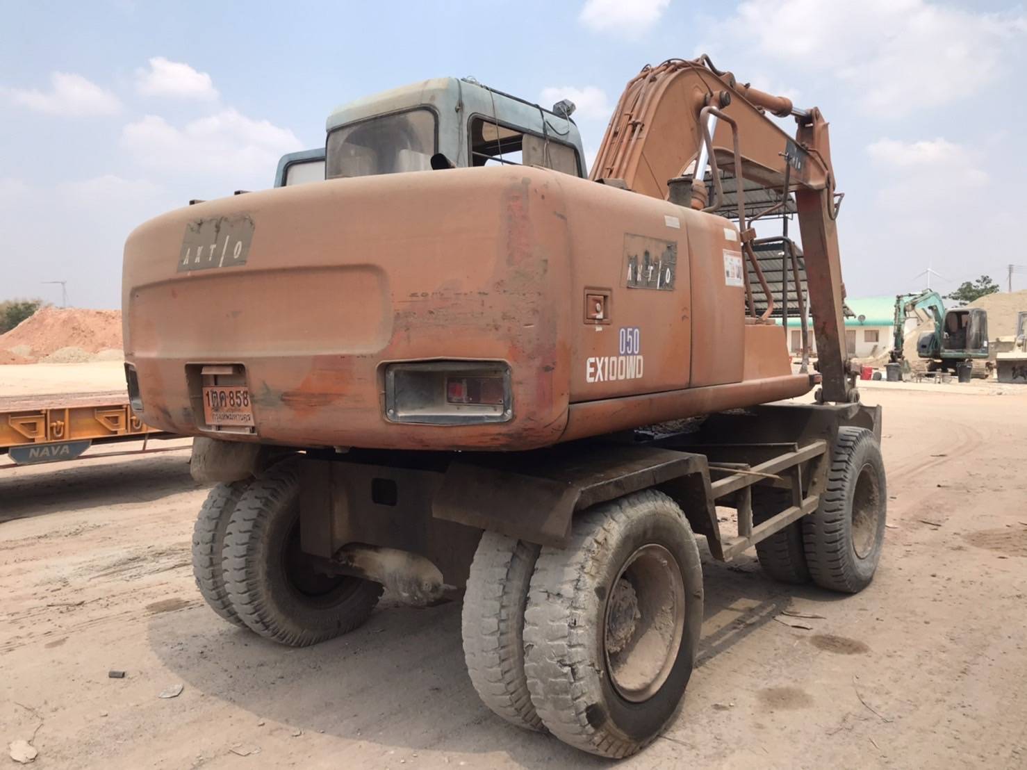 ขายรถแบคโฮ ล้อยาง HITACHI EX100-3 เอกสารเล่มทะเบียน