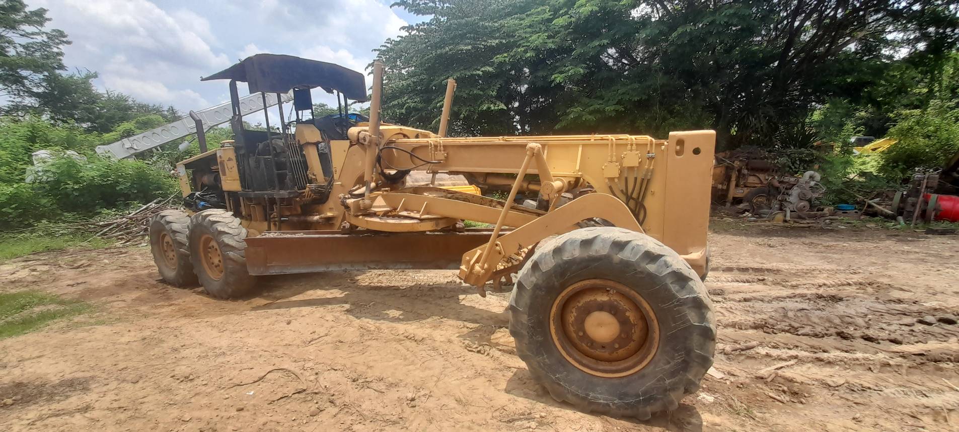 ขายรถเกรด KOMATSU GD611A เอวออ่น