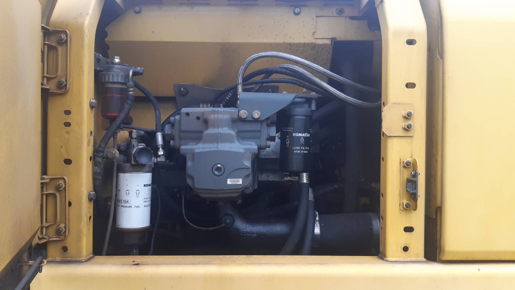 ขายรถแบ็คโฮ KOMATSU pc200 รุ่น 8