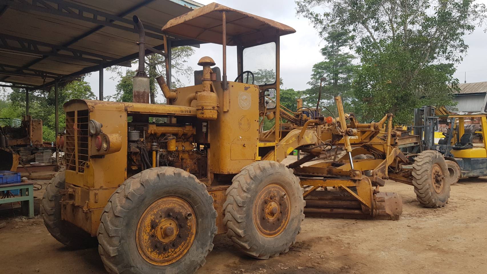 ขายรถเกรด MITSUBICHI LG2H ขายรถเกรด MITSUBICHI LG2H