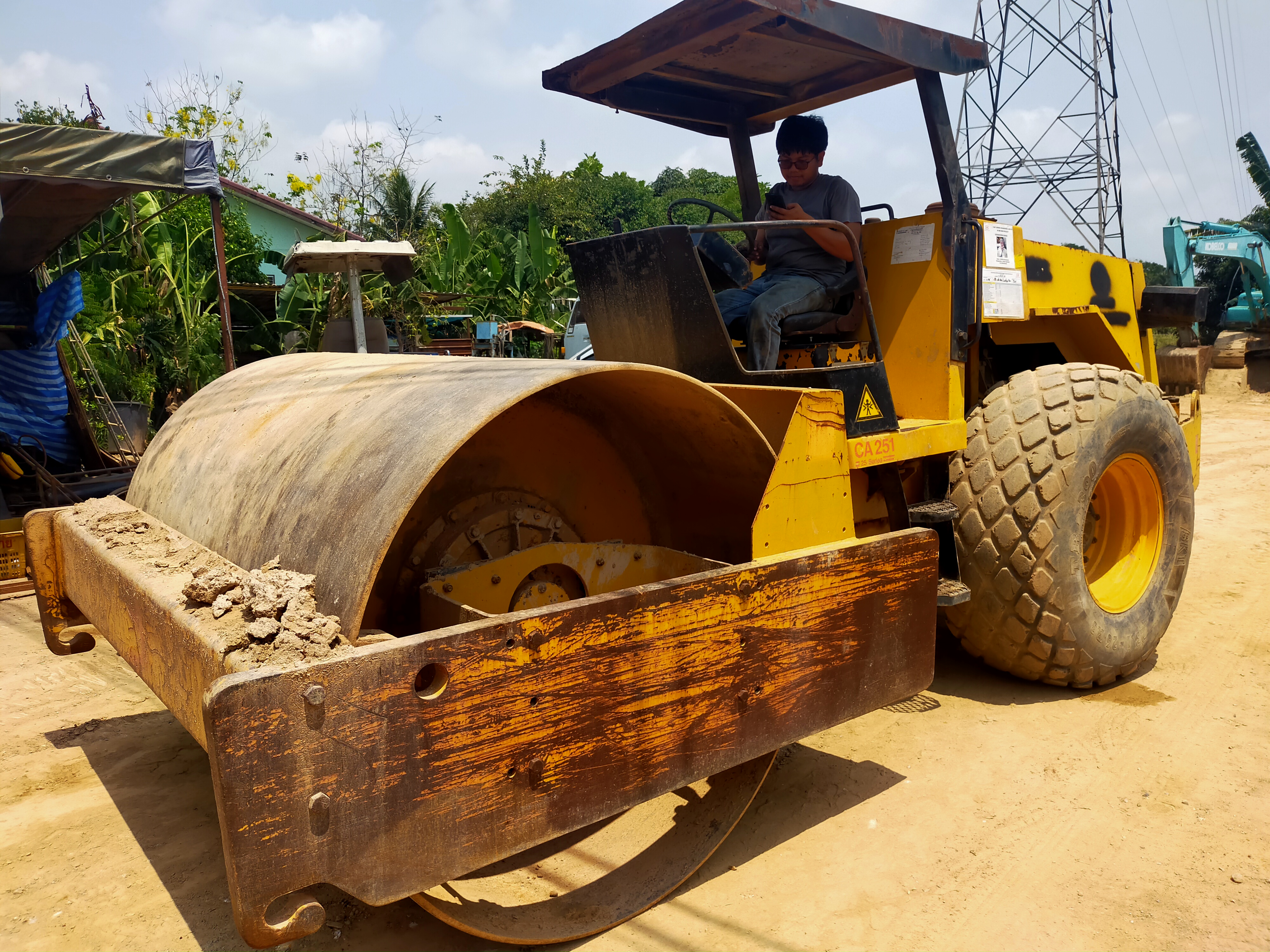 ขายรถบดสั่น DYNAPAC CA251 เพลาเดียว