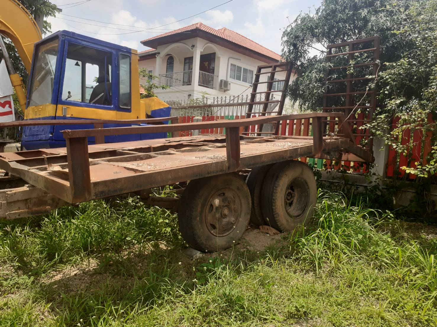 ขายรถแบคโฮ พร้อมซาลี่ลากKOMATSU PC60-5 พร้องซาลี่ลาก