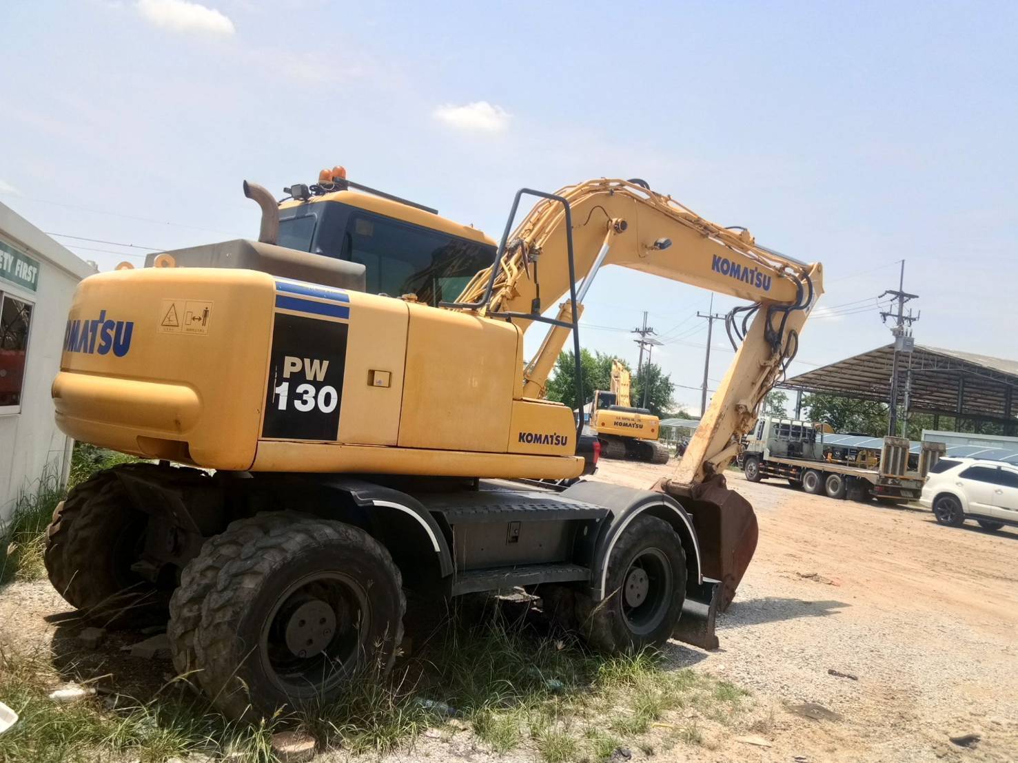 ⛽081-7560304❣รถแบคโคล้อยางKomatsu 130-7มีลายหัวเจาะ เล่มทะเบียน ⛽081-7560304❣รถแบคโคล้อยางKomatsu 130-7มีลายหัวเจาะ เล่มทะเบียน