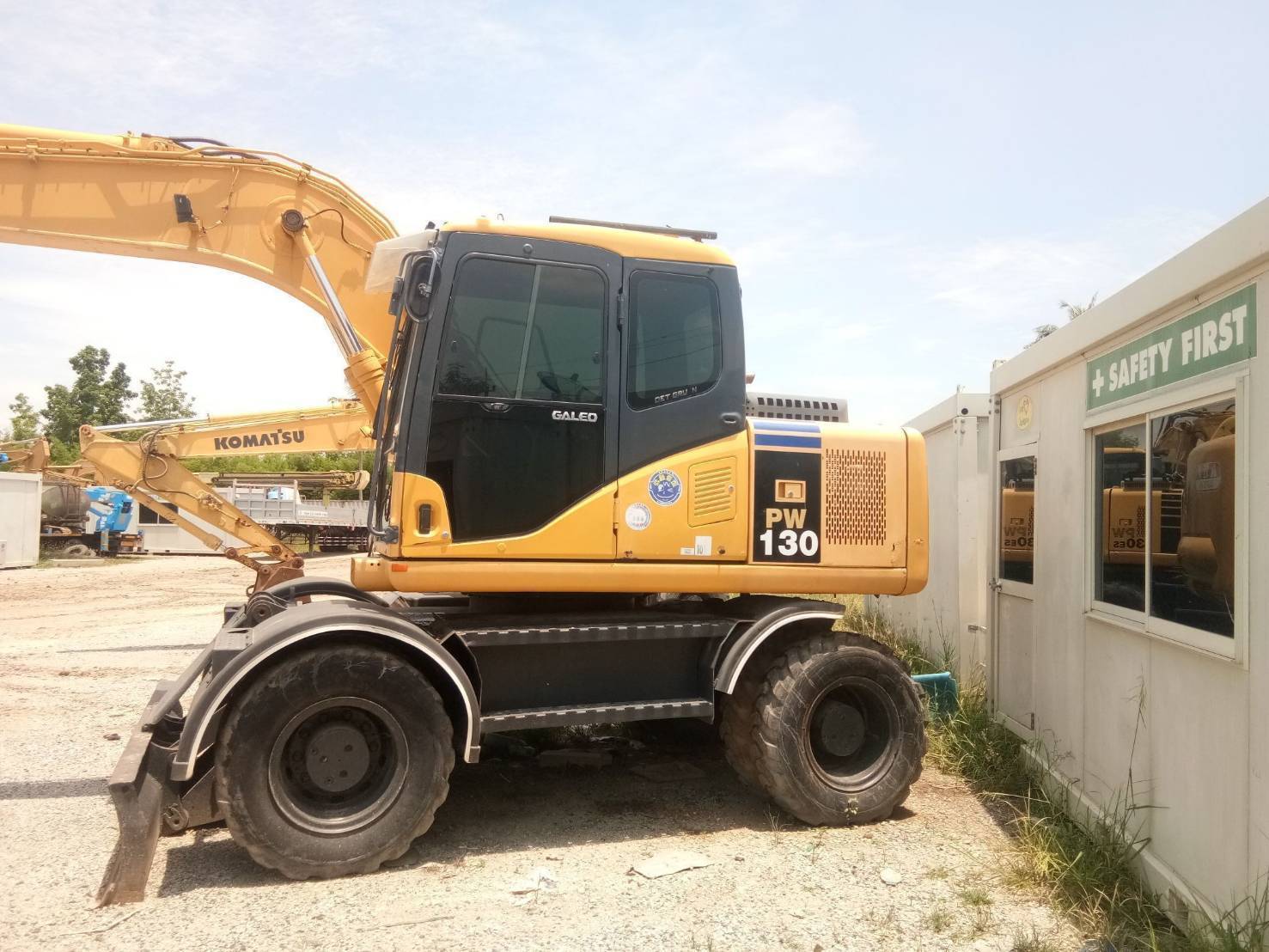 ⛽081-7560304❣รถแบคโคล้อยางKomatsu 130-7มีลายหัวเจาะ เล่มทะเบียน ⛽081-7560304❣รถแบคโคล้อยางKomatsu 130-7มีลายหัวเจาะ เล่มทะเบียน
