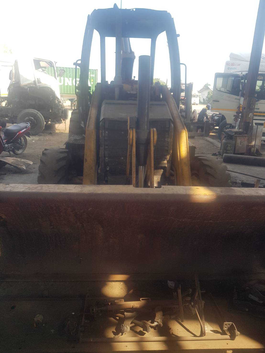 ขายรถตักหน้าขุดหลังCat422ถูกๆสำหรับสายปั้น