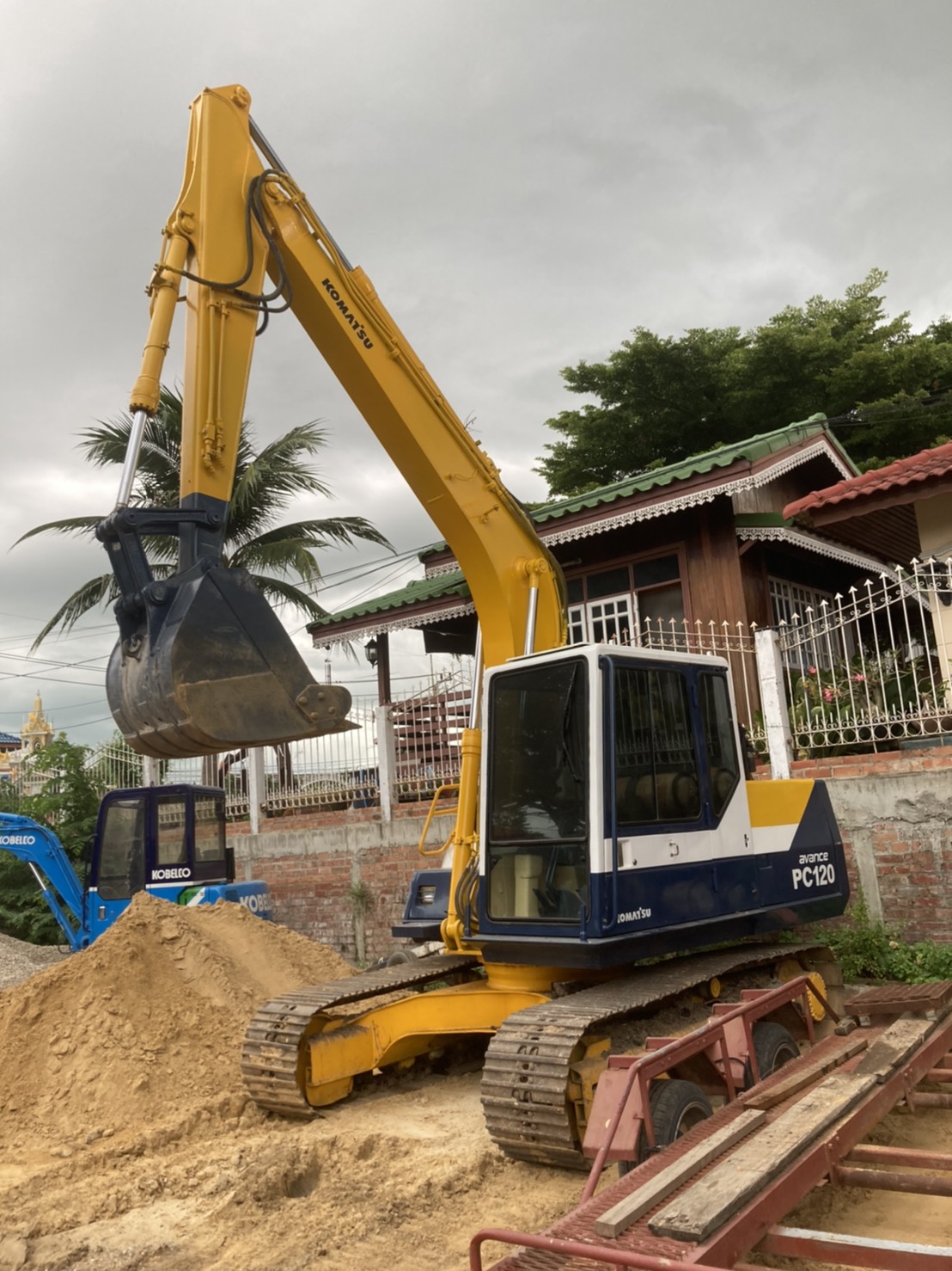 ขายเเมคโค komatsu PC120-5