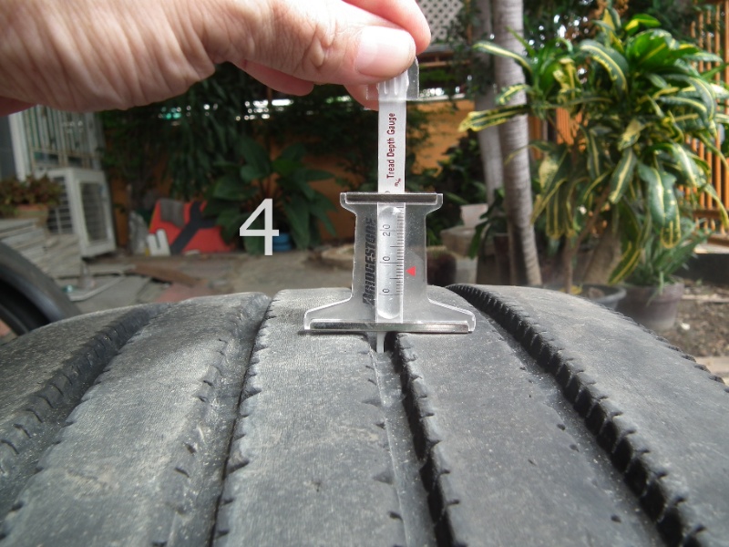 ยาง11r 22.5รุ่น r157 ใช้แล้ว 4เส้น