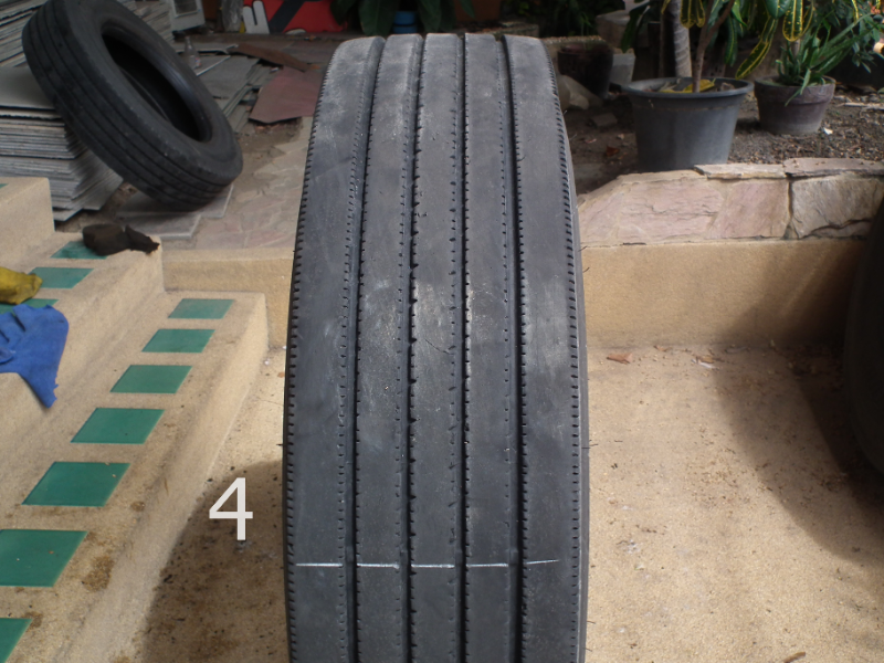 ยาง11r 22.5รุ่น r157 ใช้แล้ว 4เส้น