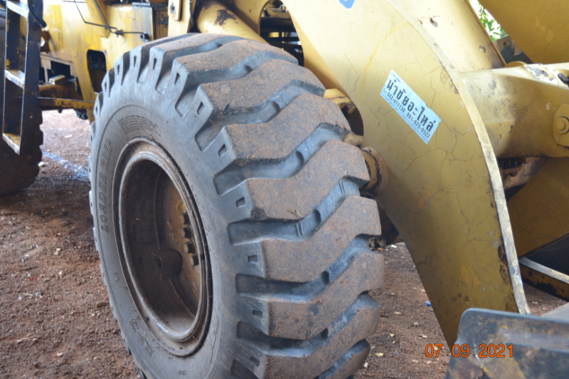 รถตักล้อยาง