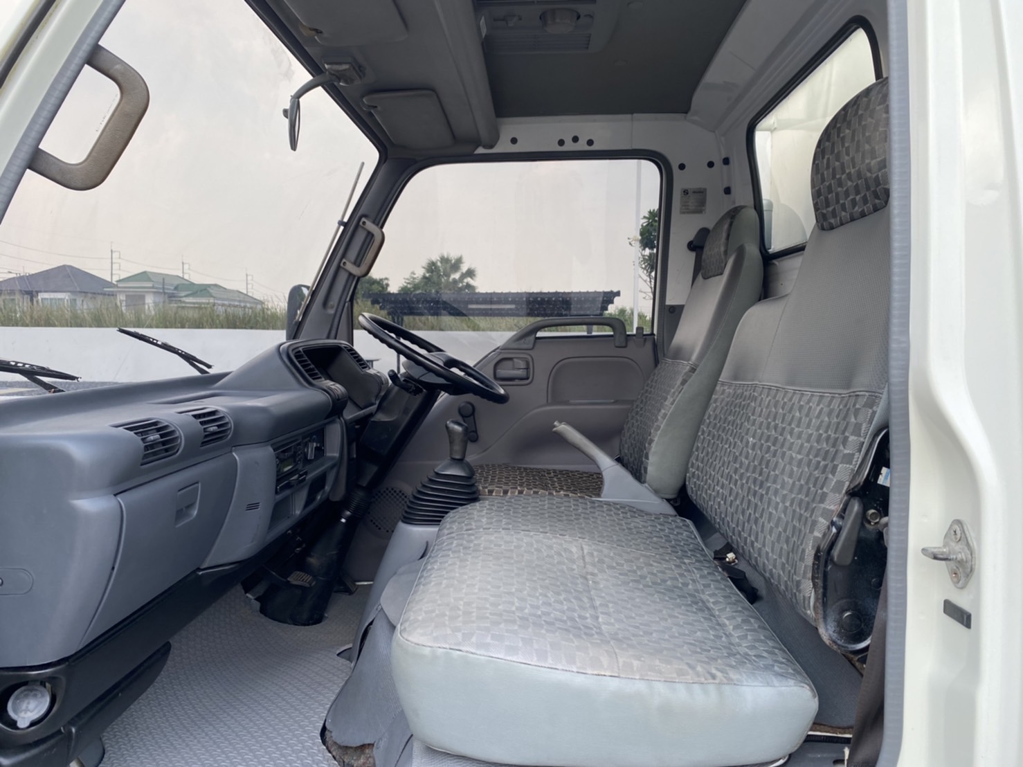 ISUZU NKR  มีลิฟต์ท้าย รถห้างปี 2550